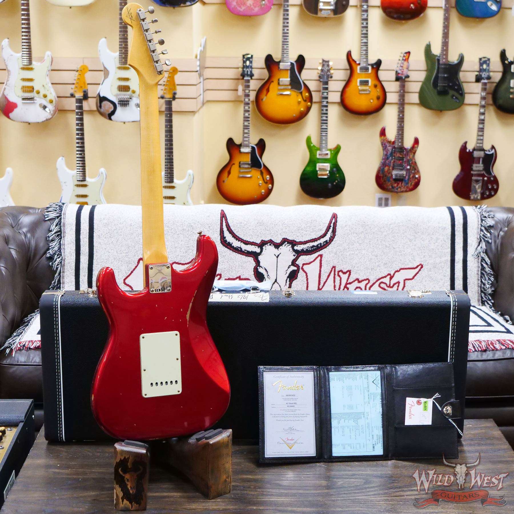 fendercs-1962strat-r-car-r118662-d4__wwg.jpg Fender Custom Shop 1962 Stratocaster Hand-Wound Pickups AAA Dark Rosewood Slab Board Relic Candy Apple Red - Image 9
