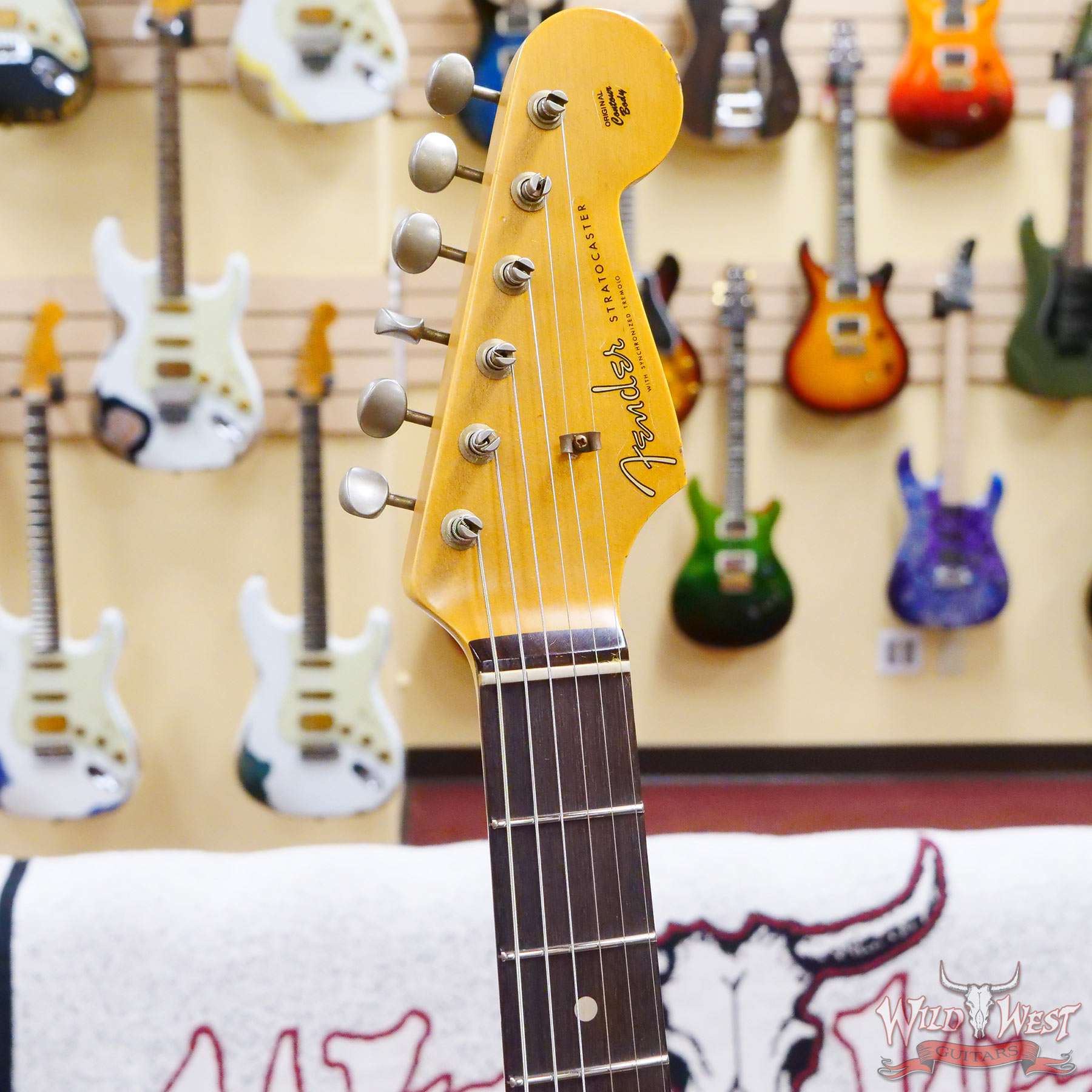 fendercs-1962strat-r-owt-r120827-d2__wwg.jpg Fender Custom Shop 1962 Stratocaster Hand-Wound Pickups AAA Dark Rosewood Slab Board Relic Olympic White - Image 7