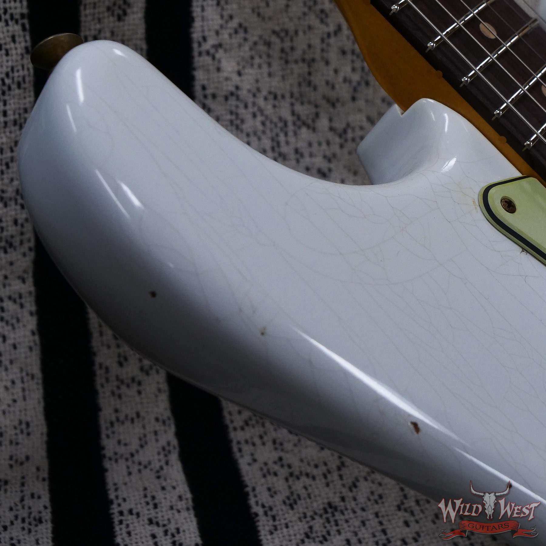 fendercs-1962strat-r-owt-r120827-d4__wwg.jpg Fender Custom Shop 1962 Stratocaster Hand-Wound Pickups AAA Dark Rosewood Slab Board Relic Olympic White - Image 9