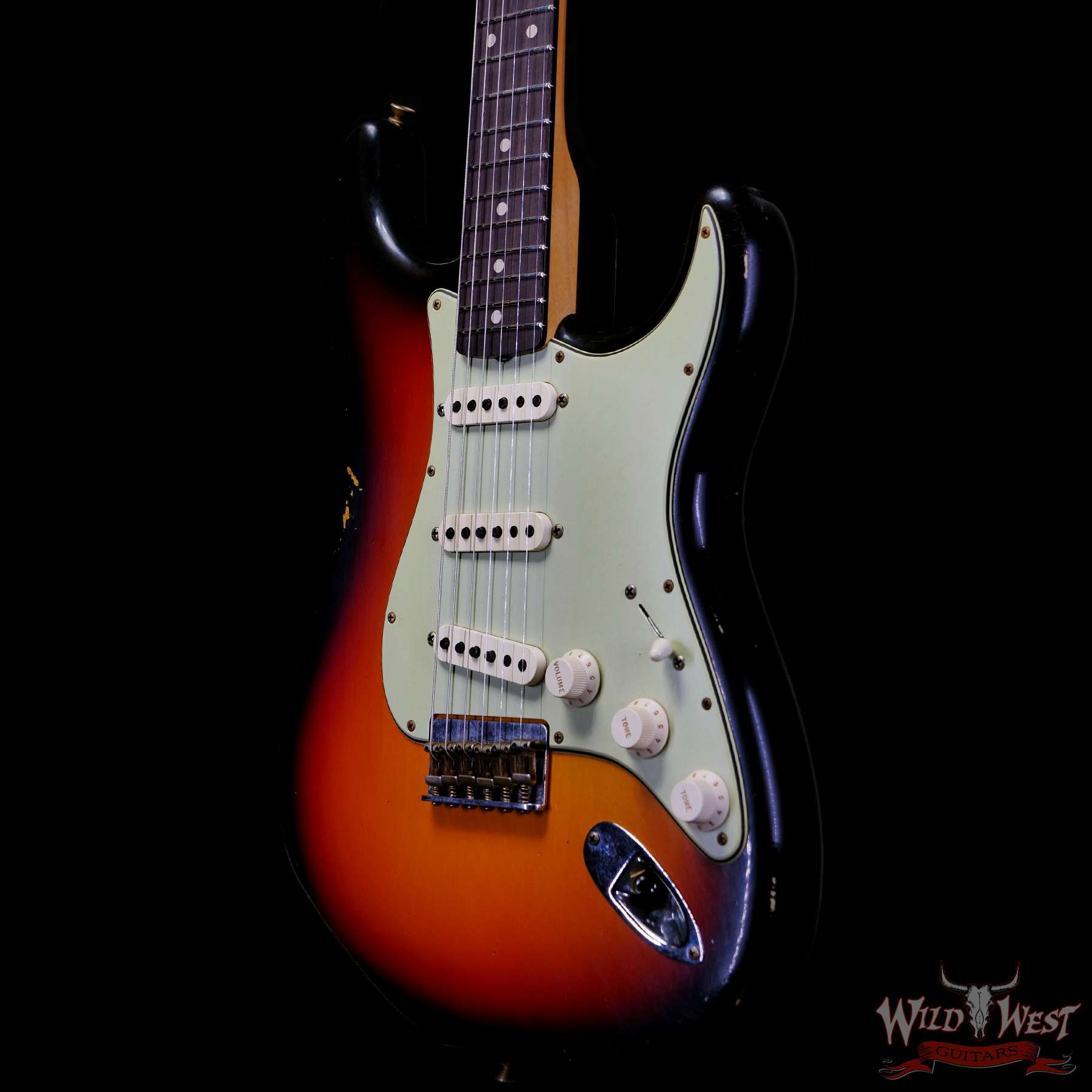 fendercs-1962stratht-3ts-r121580-br__wwg.jpg Fender Custom Shop 1962 Stratocaster Hardtail Hand-Wound Pickups AAA Dark Rosewood Slab Board Relic 3 Tone Sunburst 6.95 LBS - Image 2