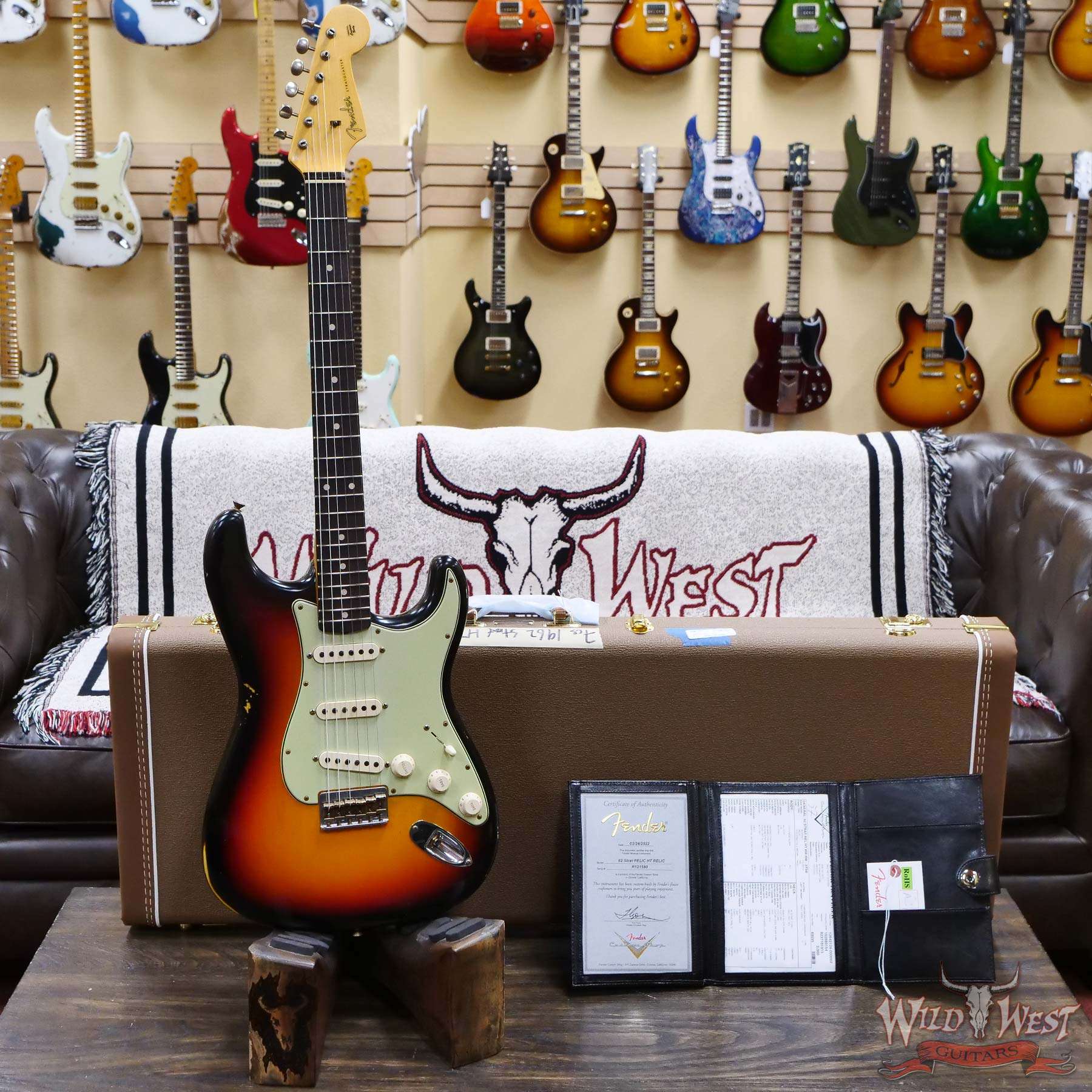 fendercs-1962stratht-3ts-r121580-d1__wwg.jpg Fender Custom Shop 1962 Stratocaster Hardtail Hand-Wound Pickups AAA Dark Rosewood Slab Board Relic 3 Tone Sunburst 6.95 LBS - Image 6