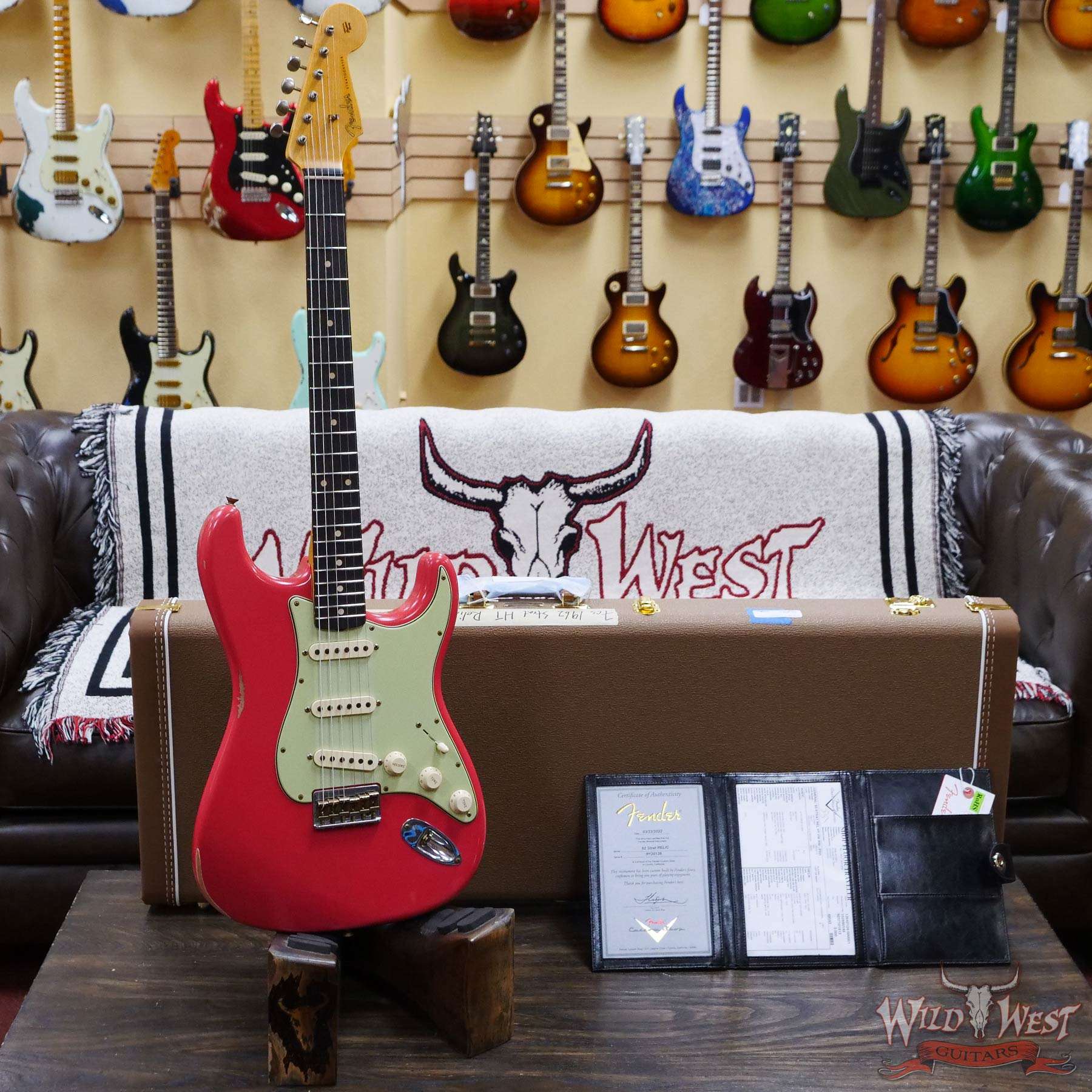 fendercs-1962stratht-frd-r120136-d1__wwg.jpg Fender Custom Shop 1962 Stratocaster Hardtail Hand-Wound Pickups AAA Dark Rosewood Slab Board Relic Fiesta Red - Image 6