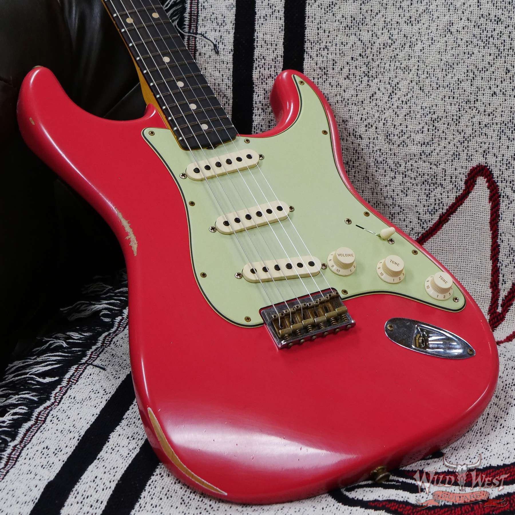 fendercs-1962stratht-frd-r120136-d3__wwg.jpg Fender Custom Shop 1962 Stratocaster Hardtail Hand-Wound Pickups AAA Dark Rosewood Slab Board Relic Fiesta Red - Image 8