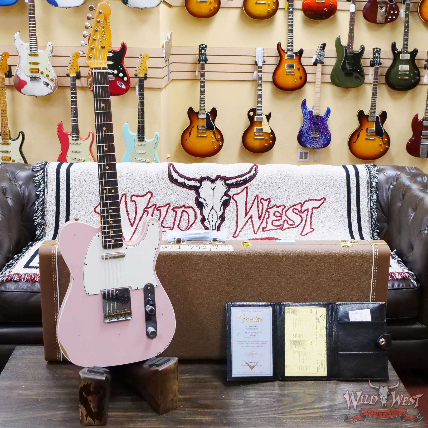 fendercs-1962telecastercst-r122603-d1__wwg.jpg Fender Custom Shop 1962 Telecaster Custom Rosewood Slab Board Hand-Wound Pickups Relic Shell Pink 7.30 lbs - Image 4