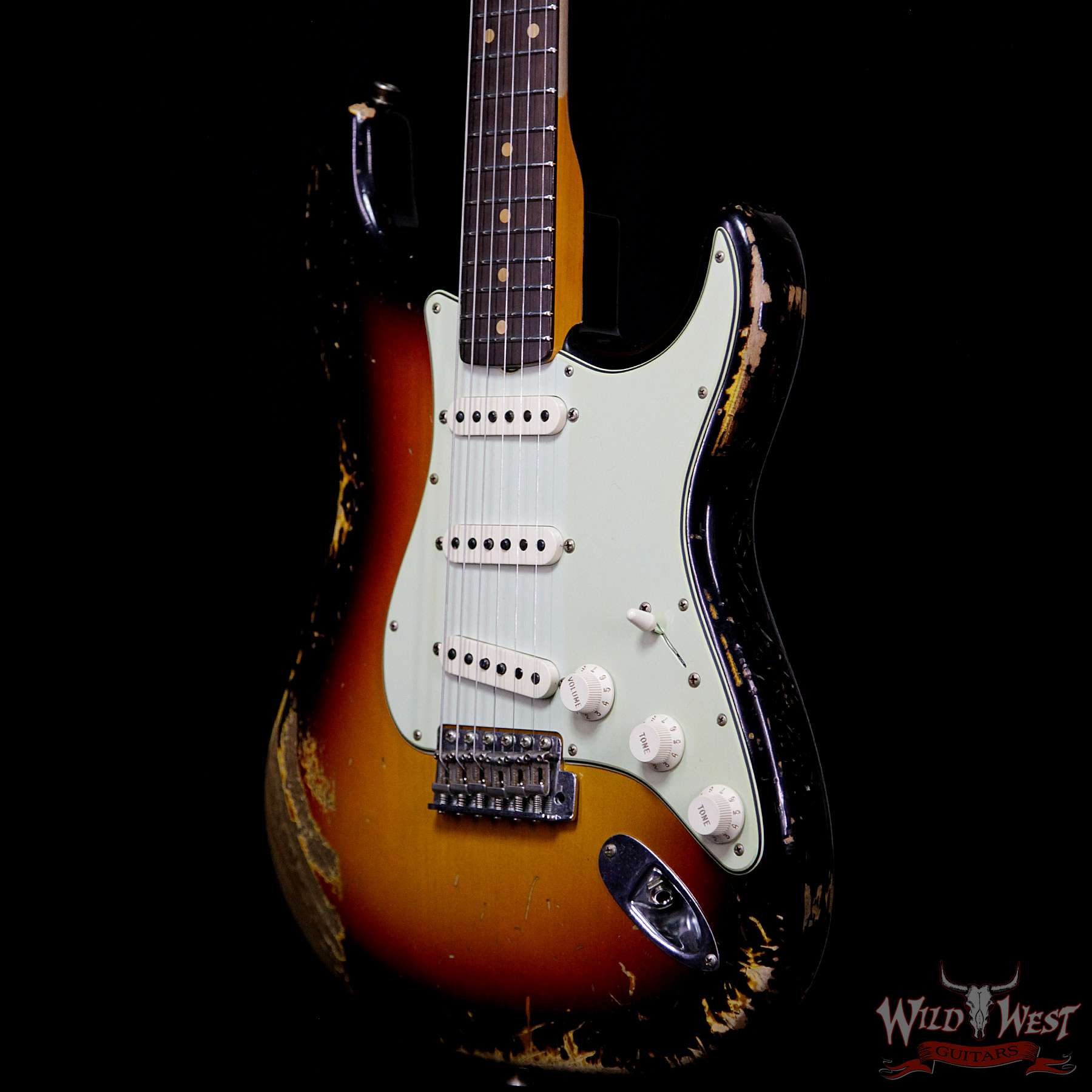 fendercs-1963-strathr-3ts-r98171-br__wwg.jpg Fender Custom Shop 1963 Stratocaster Heavy Relic AAA Rosewood Fingerboard 3 Tone Sunburst - Image 2