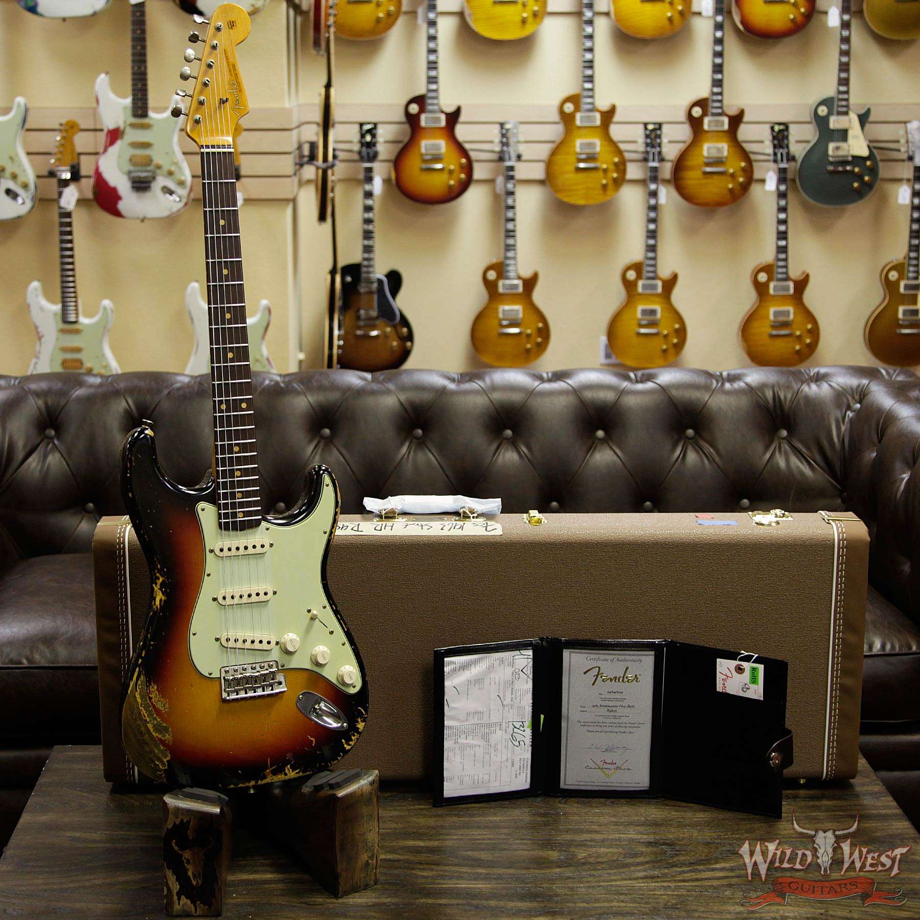 fendercs-1963-strathr-3ts-r98171-d1__wwg.jpg Fender Custom Shop 1963 Stratocaster Heavy Relic AAA Rosewood Fingerboard 3 Tone Sunburst - Image 11