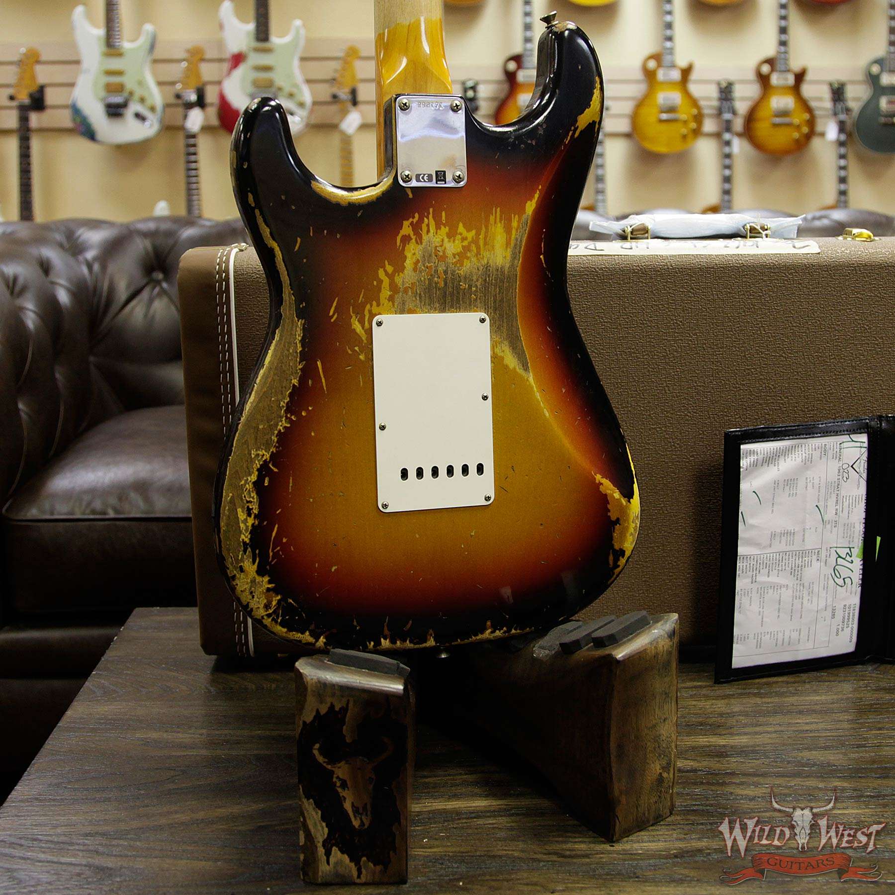 fendercs-1963-strathr-3ts-r98171-d4__wwg.jpg Fender Custom Shop 1963 Stratocaster Heavy Relic AAA Rosewood Fingerboard 3 Tone Sunburst - Image 15