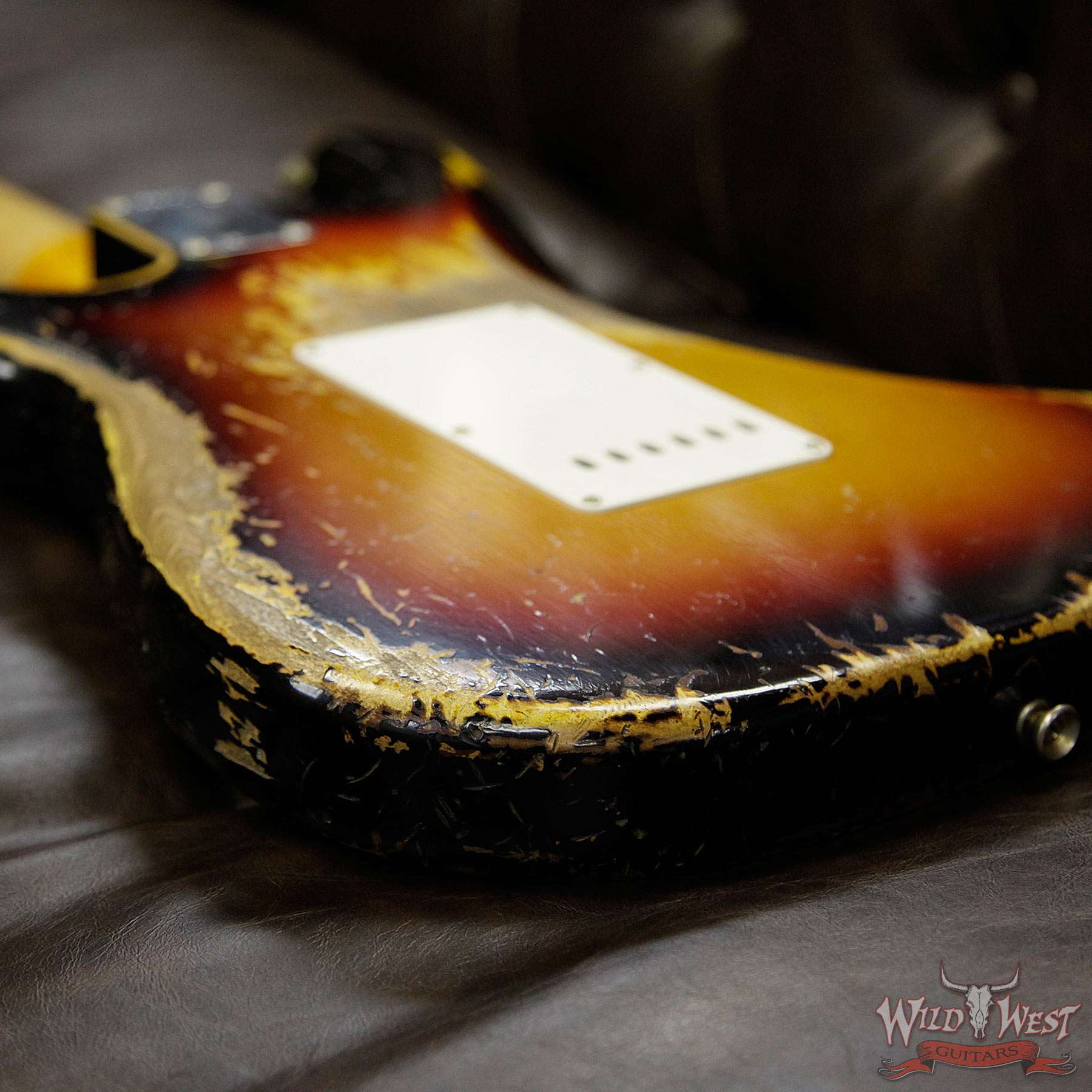 fendercs-1963-strathr-3ts-r98171-d6__wwg.jpg Fender Custom Shop 1963 Stratocaster Heavy Relic AAA Rosewood Fingerboard 3 Tone Sunburst - Image 16
