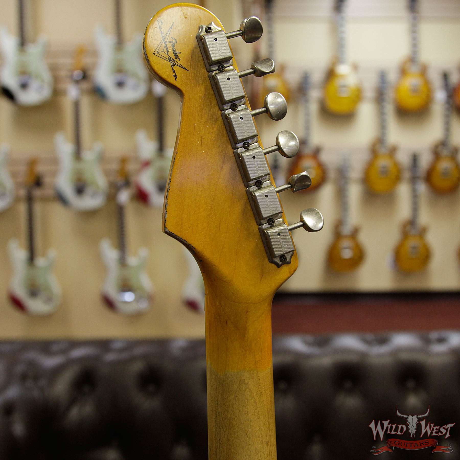 fendercs-1963-strathr-3ts-r98171-hb__wwg.jpg Fender Custom Shop 1963 Stratocaster Heavy Relic AAA Rosewood Fingerboard 3 Tone Sunburst - Image 9