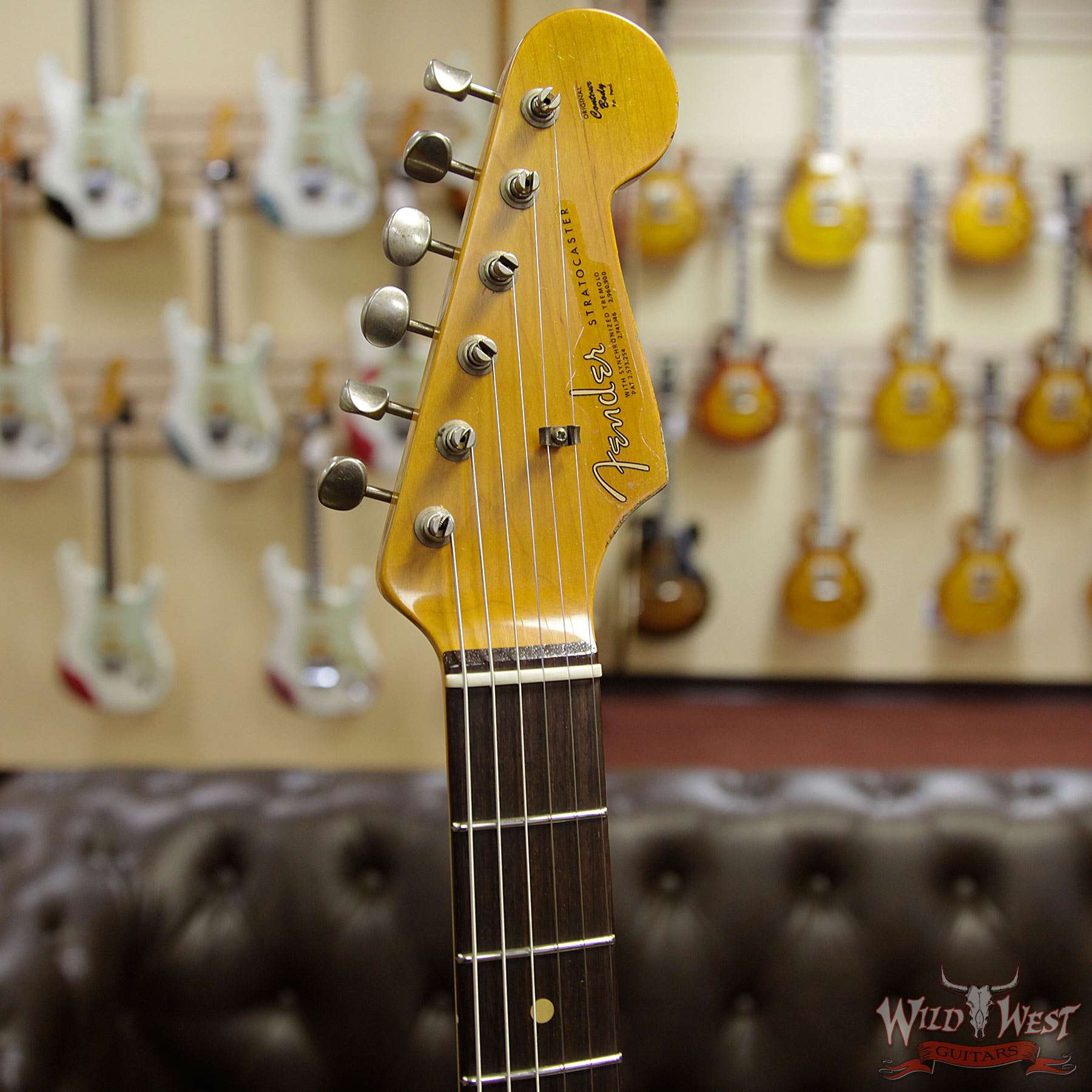 fendercs-1963-strathr-3ts-r98171-hf__wwg.jpg Fender Custom Shop 1963 Stratocaster Heavy Relic AAA Rosewood Fingerboard 3 Tone Sunburst - Image 7