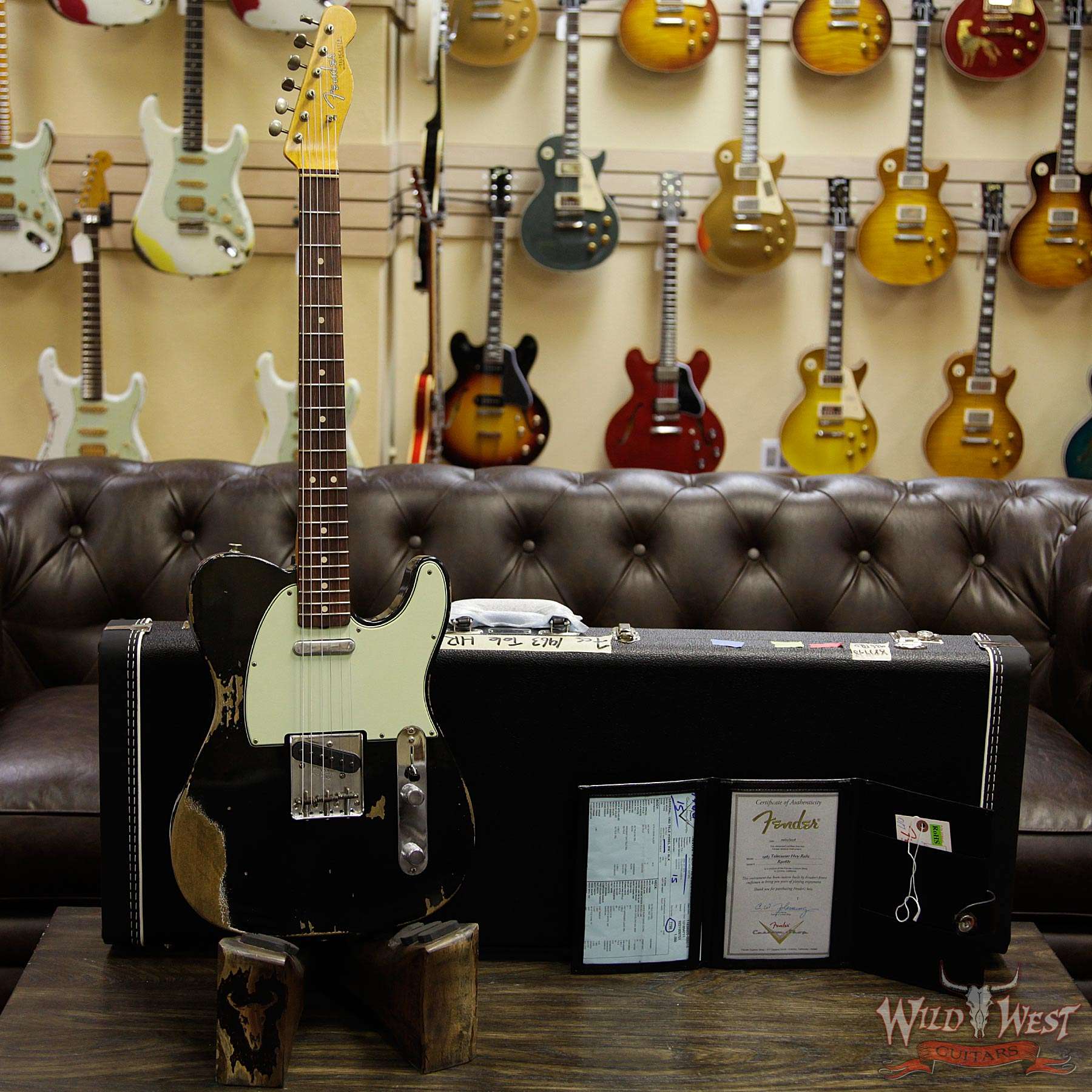 fendercs-1963telehr-blk-r90881-d1__wwg.jpg Fender Custom Shop 1963 Telecaster Heavy Relic Rosewood Fingerboard Aged Black - Image 12