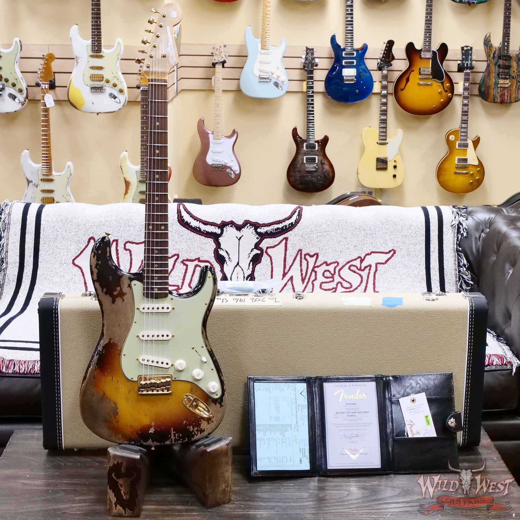 fendercs-25th1960st-ht-r134513-d1__wwg.jpg Fender Custom Shop Wild West Guitars 25th Anniversary 1960 Stratocaster Hardtail Madagascar Rosewood Fingerboard Heavy Relic 3 Tone Sunburst 6.90 LBS - Image 6