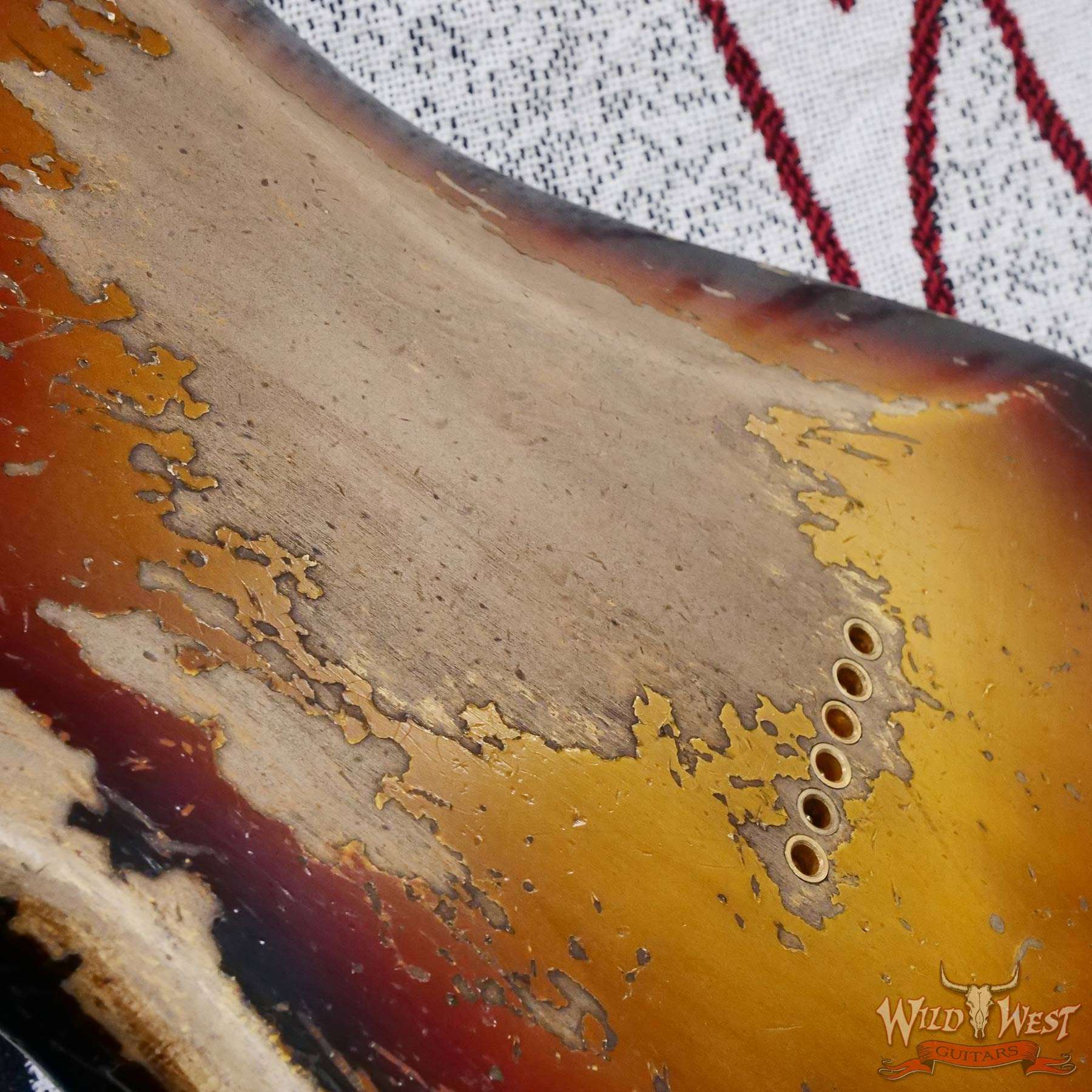fendercs-25th1960st-ht-r134513-d8__wwg.jpg Fender Custom Shop Wild West Guitars 25th Anniversary 1960 Stratocaster Hardtail Madagascar Rosewood Fingerboard Heavy Relic 3 Tone Sunburst 6.90 LBS - Image 13