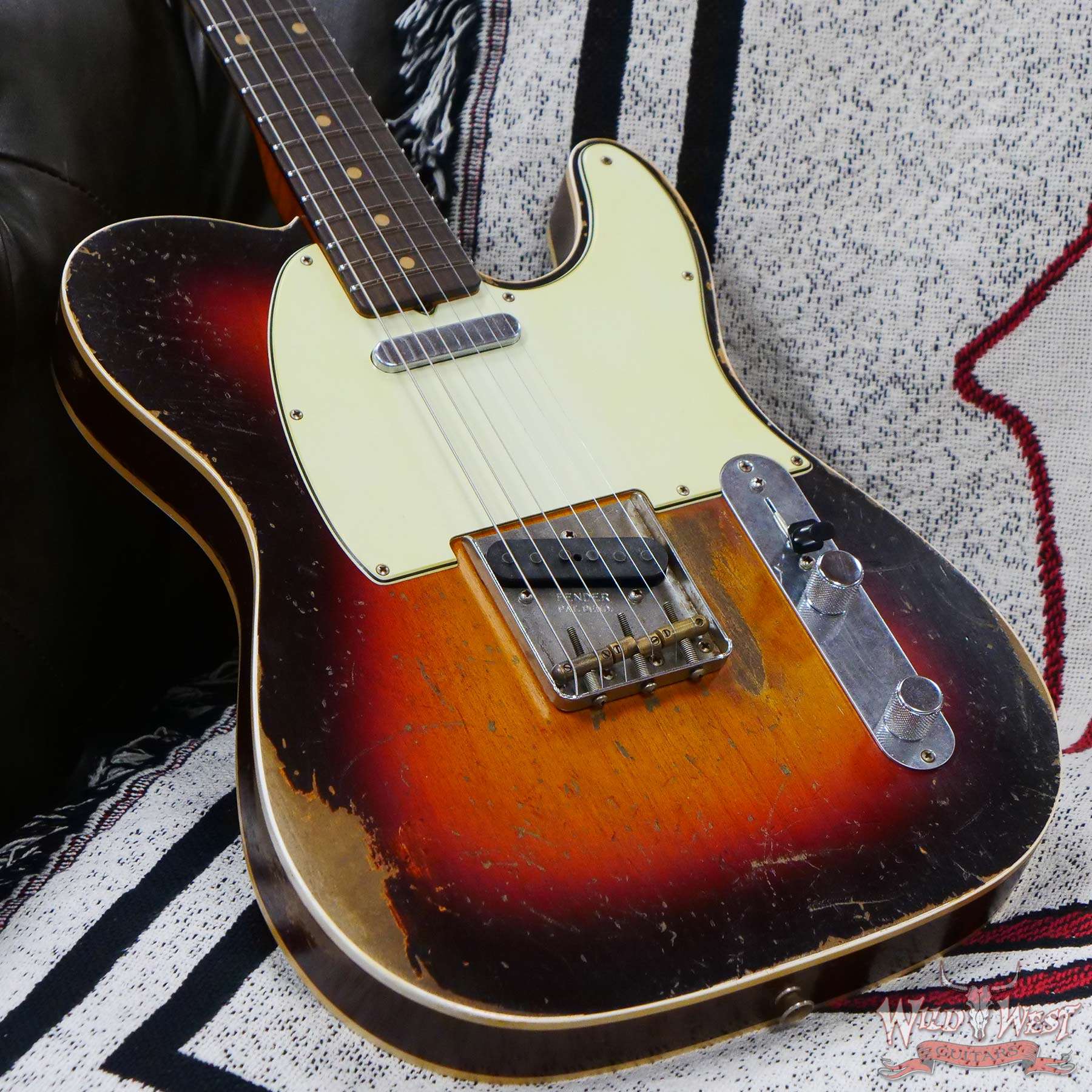 fendercs-60stelecst-cz557805-d3__wwg.jpg Fender Custom Shop 2022 Winter Event #23 George Ruiz Apprentice Masterbuilt ‘60s Telecaster Custom Brazilian Super Heavy Relic 3-Color Sunburst - Image 8