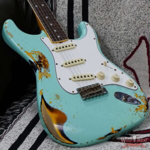 Fender Custom Shop Limited 1967 Stratocaster Hand-Wouund Heavy Relic Surf Green over 3 Tone Sunburst - Image 8