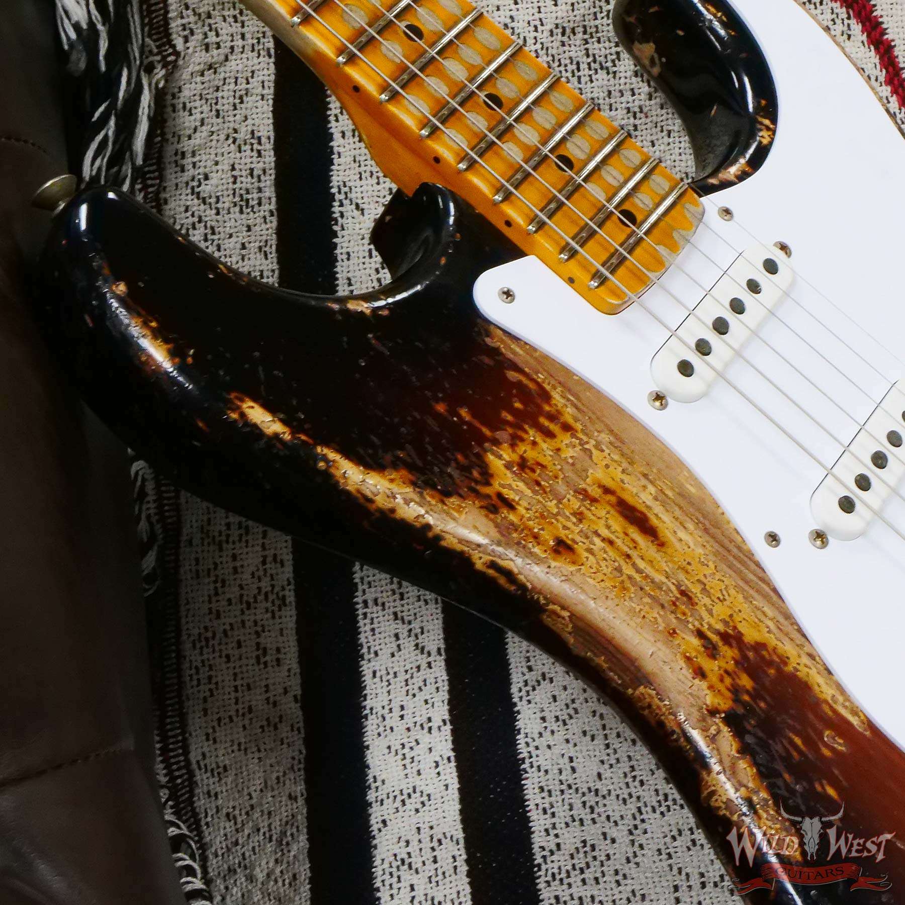 fendercs-70th1954strat-shr-xn4395-d4__wwg-1.jpg Fender Custom Shop Limited Edition 70th Anniversary 1954 Stratocaster Super Heavy Relic Wide Fade 2 Tone Sunburst 7.85 LBS - Image 9