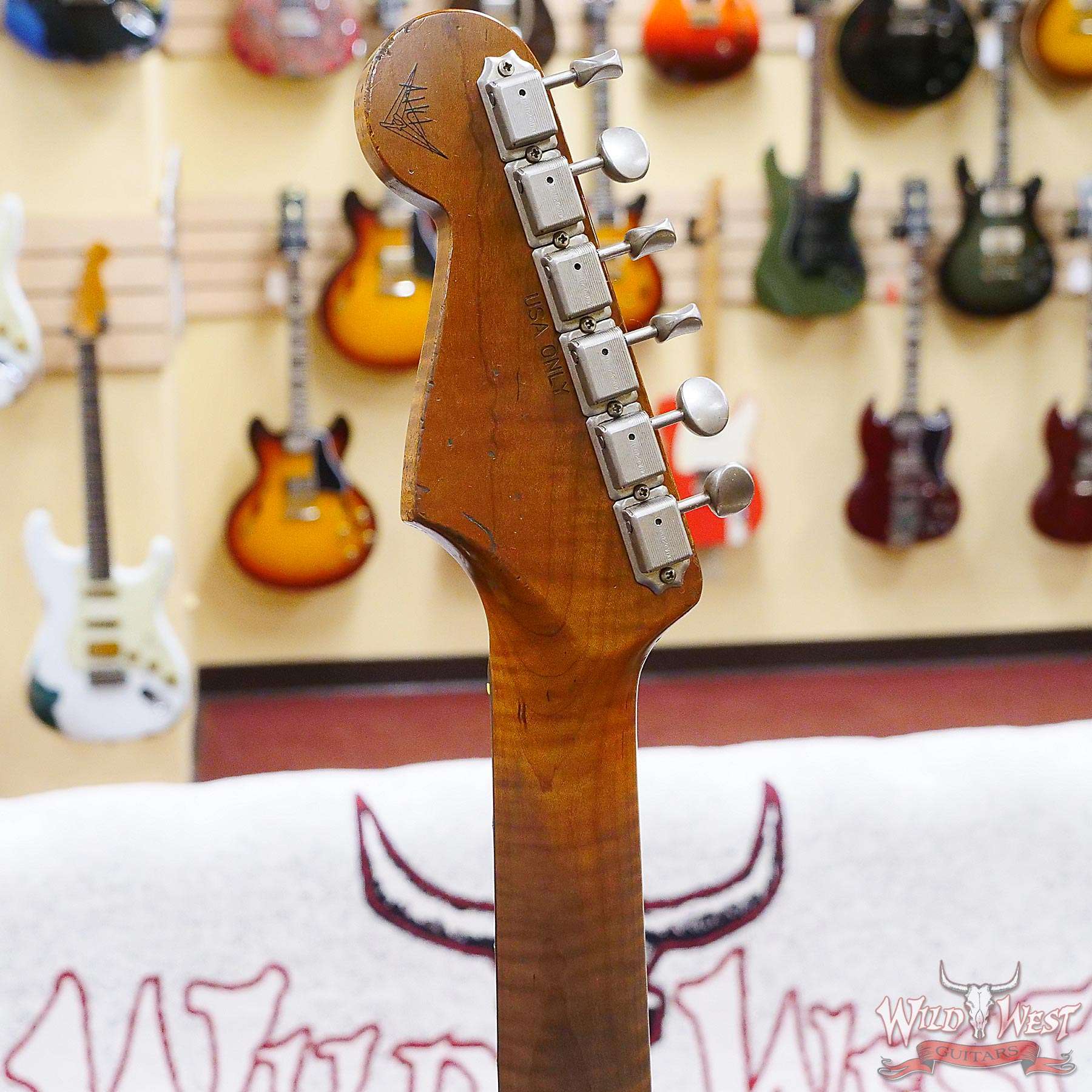 fendercs-ah0102-d6__wwg.jpg Fender Custom Shop Andy Hicks Masterbuilt 1961 Stratocaster Roasted Flame Maple Neck Brazilian Rosewood Board Relic Shoreline Gold - Image 11
