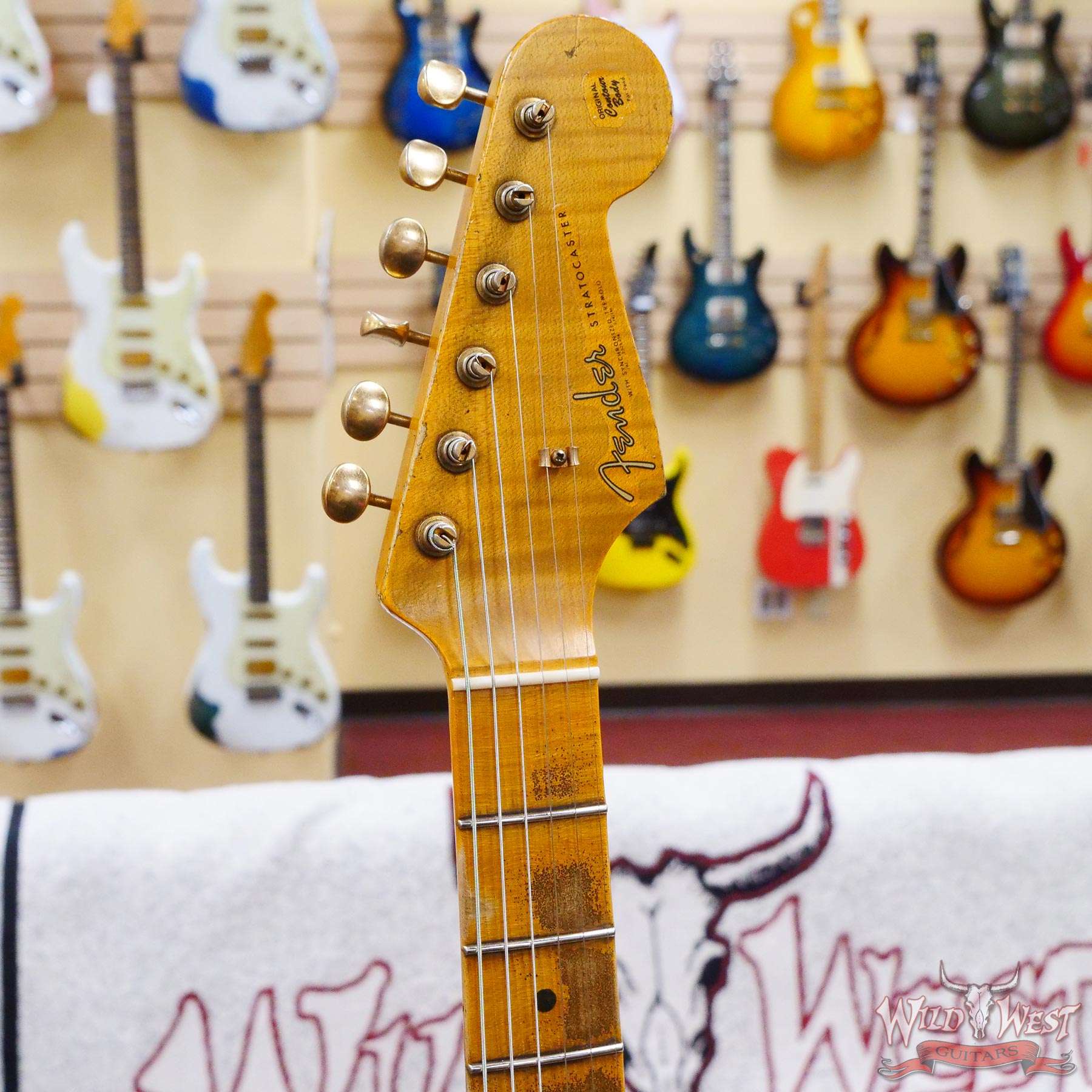 fendercs-ah0131-d2__wwg.jpg Fender Custom Shop Andy Hicks Masterbuilt 1962 Poblano Stratocaster Josefina Hand-Wound Pickups Relic Aged Aztec Gold - Image 7