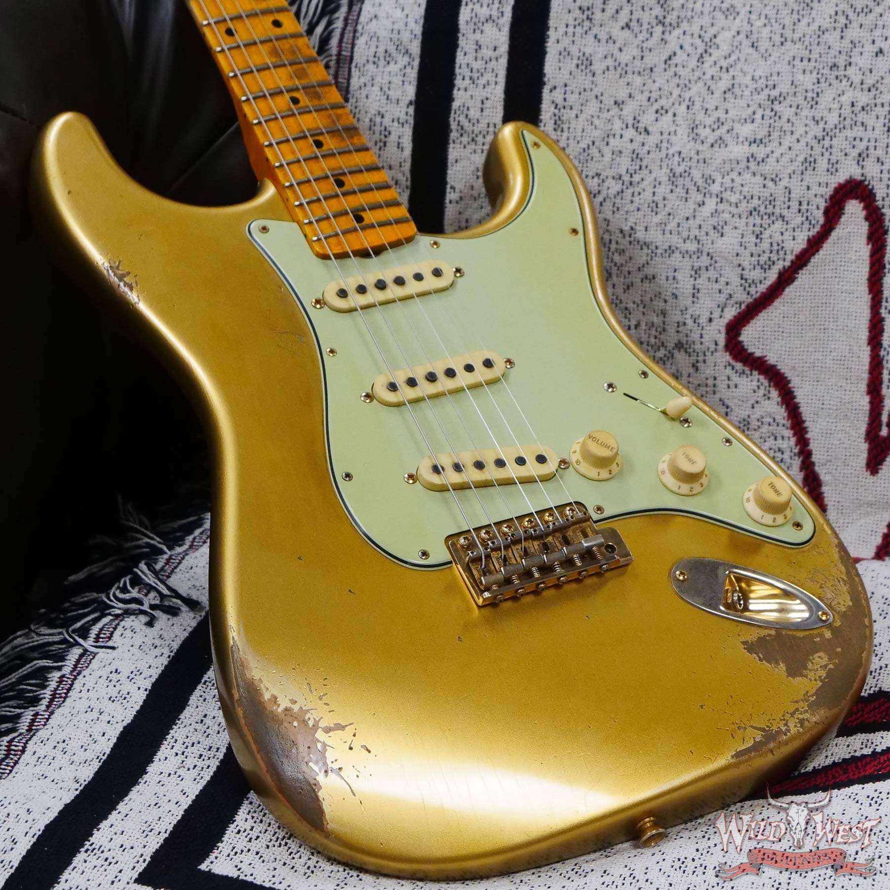 fendercs-ah0131-d3__wwg.jpg Fender Custom Shop Andy Hicks Masterbuilt 1962 Poblano Stratocaster Josefina Hand-Wound Pickups Relic Aged Aztec Gold - Image 8
