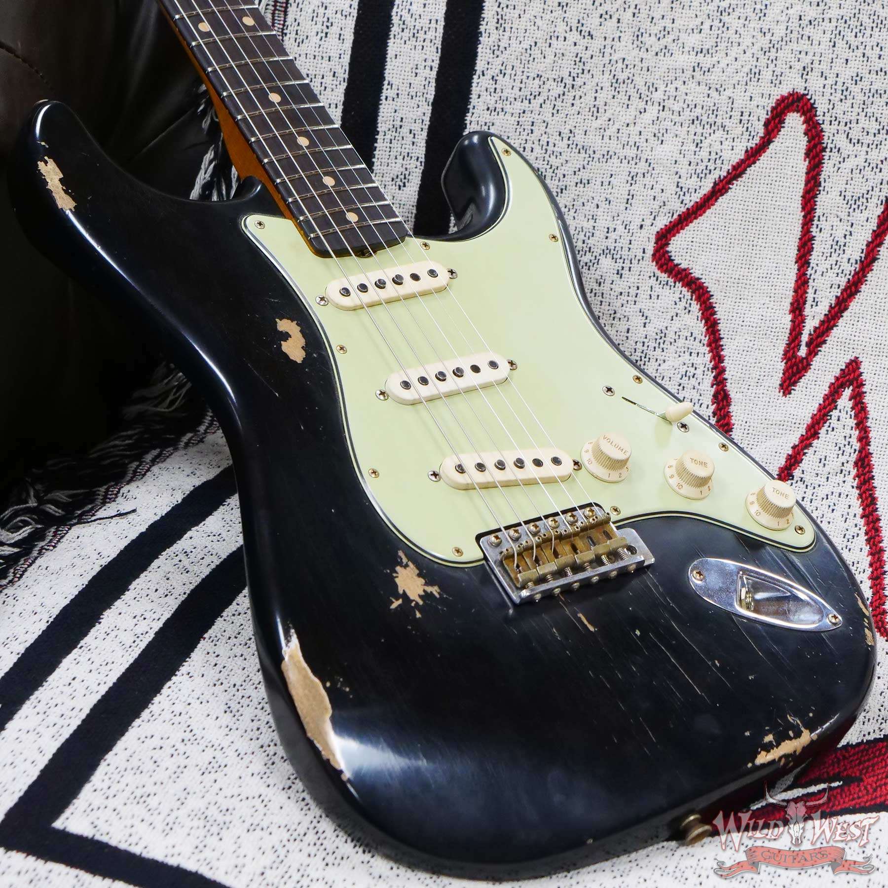 fendercs-ah0218-d3__wwg.jpg Fender Custom Shop Andy Hicks Masterbuilt 1961 Stratocaster Roasted Flame Maple Neck Brazilian Rosewood Board Relic Black - Image 8