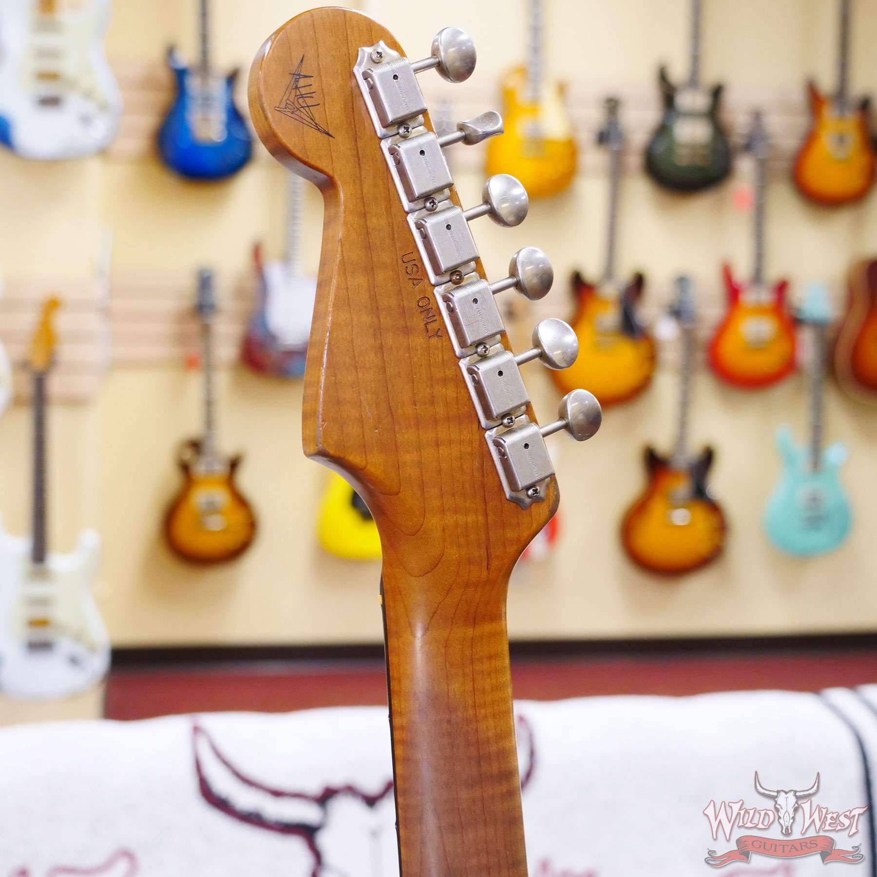 fendercs-ah0218-d6__wwg.jpg Fender Custom Shop Andy Hicks Masterbuilt 1961 Stratocaster Roasted Flame Maple Neck Brazilian Rosewood Board Relic Black - Image 11