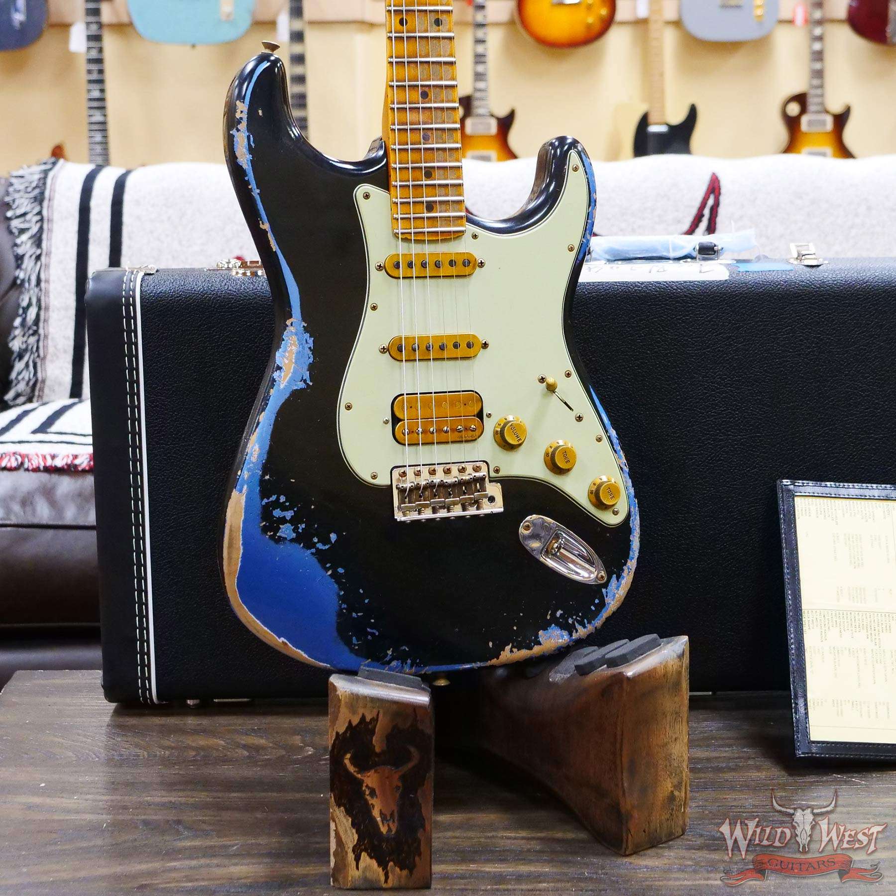 fendercs-bl2-rw22-lpb-r116029-d3__wwg.jpg Fender Custom Shop Wild West Black Lightning 2.0 Stratocaster HSS Maple Board 22 Frets Heavy Relic Lake Placid Blue - Image 8