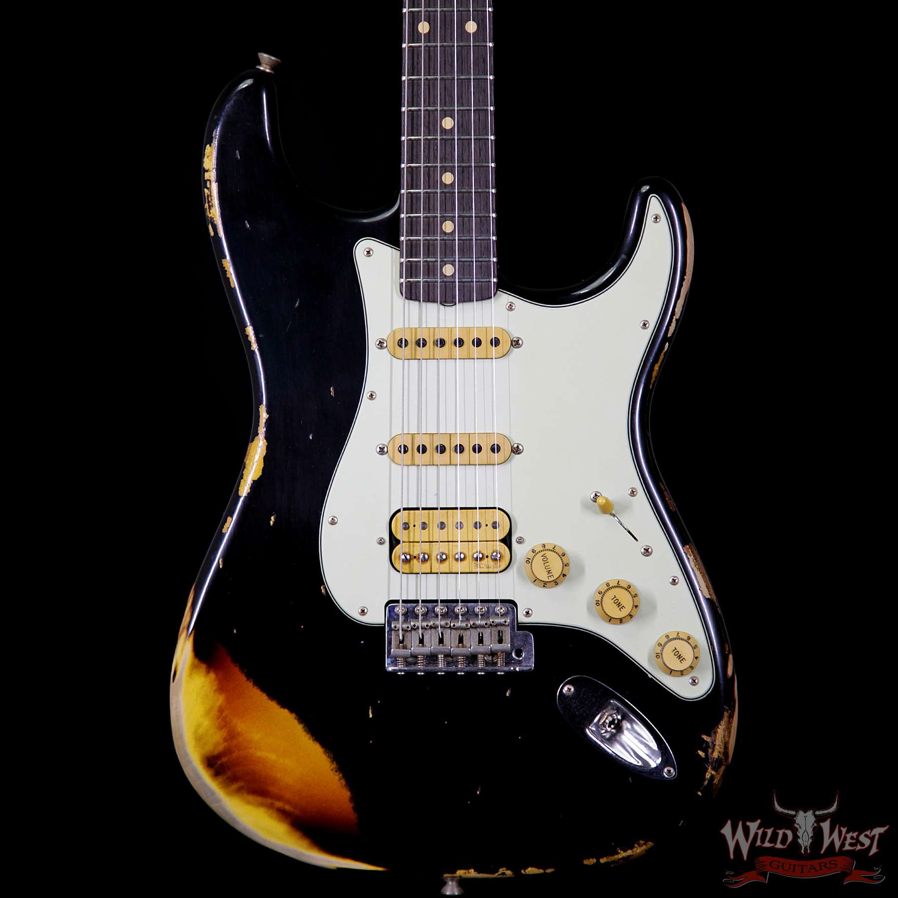 fendercs-blacklightning2-3ts-r91290-bf__wwg.jpg Fender Custom Shop Black Lightning 2.0 Stratocaster Heavy Relic HSS 21 Frets Rosewood Board 3 Tone Sunburst - Image 3