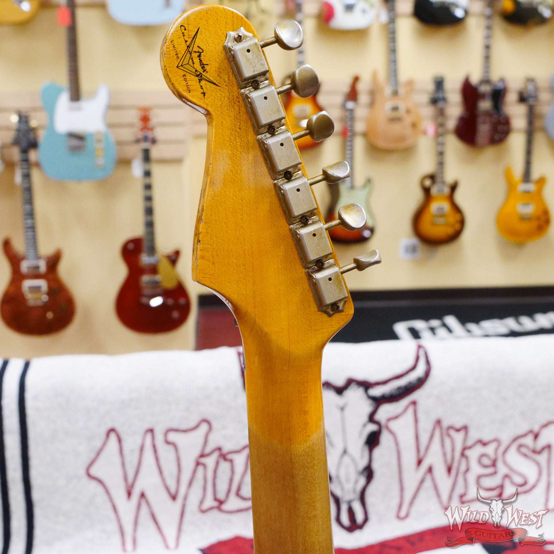 fendercs-blfr-car-r116197-d5__wwg.jpg Fender Custom Shop Wild West Black Lightning Stratocaster HSS Floyd Rose Maple Board 22 Frets Heavy Relic Candy Apple Red - Image 10