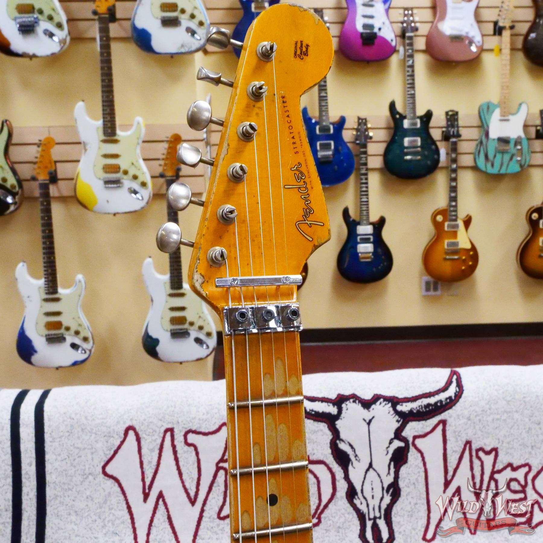fendercs-blfr-hsh-r127544-d2__wwg.jpg Fender Custom Shop Wild West White Lightning Stratocaster HSH Floyd Rose Maple Board Heavy Relic Olympic White over Black - Image 7