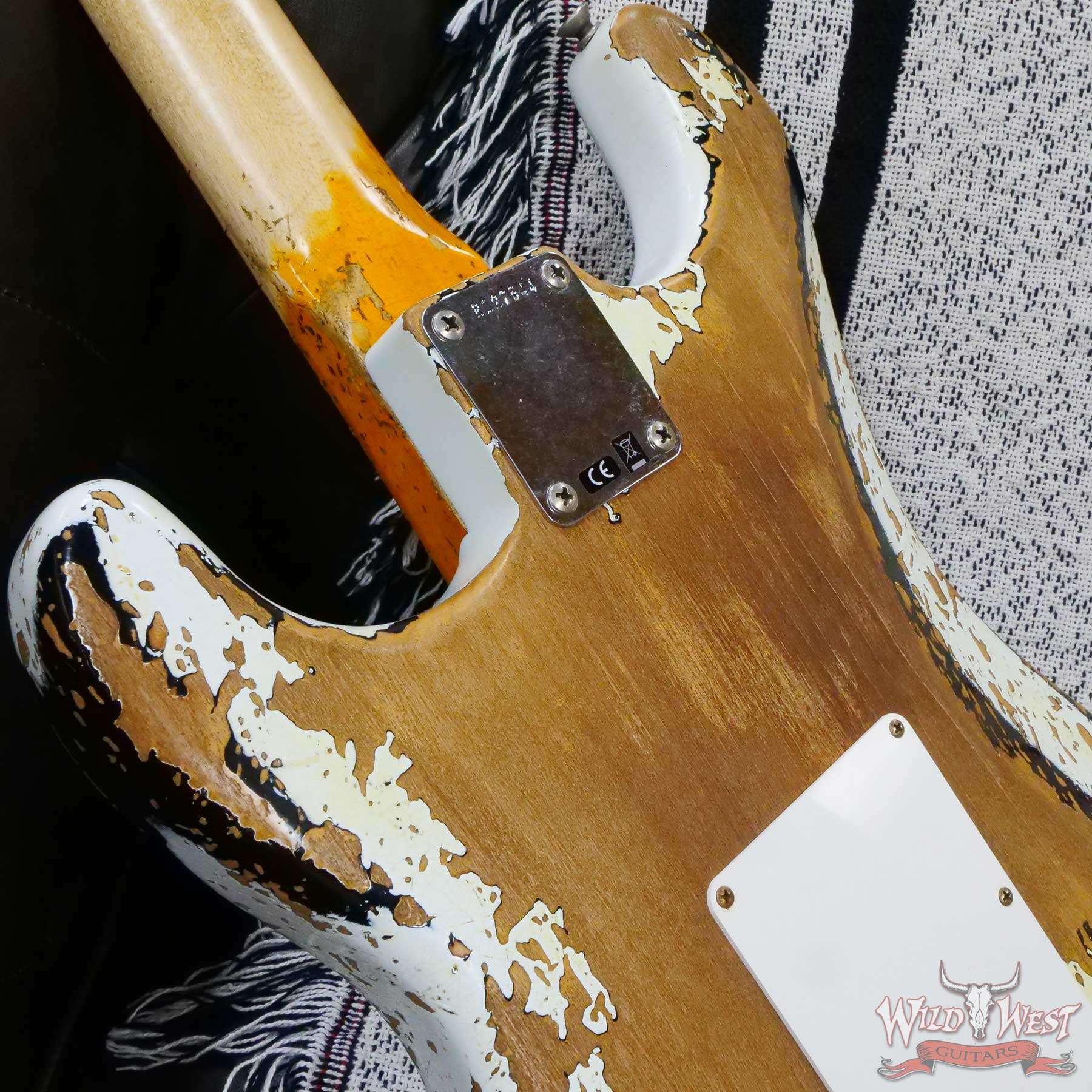 fendercs-blfr-hsh-r127544-d8__wwg.jpg Fender Custom Shop Wild West White Lightning Stratocaster HSH Floyd Rose Maple Board Heavy Relic Olympic White over Black - Image 13
