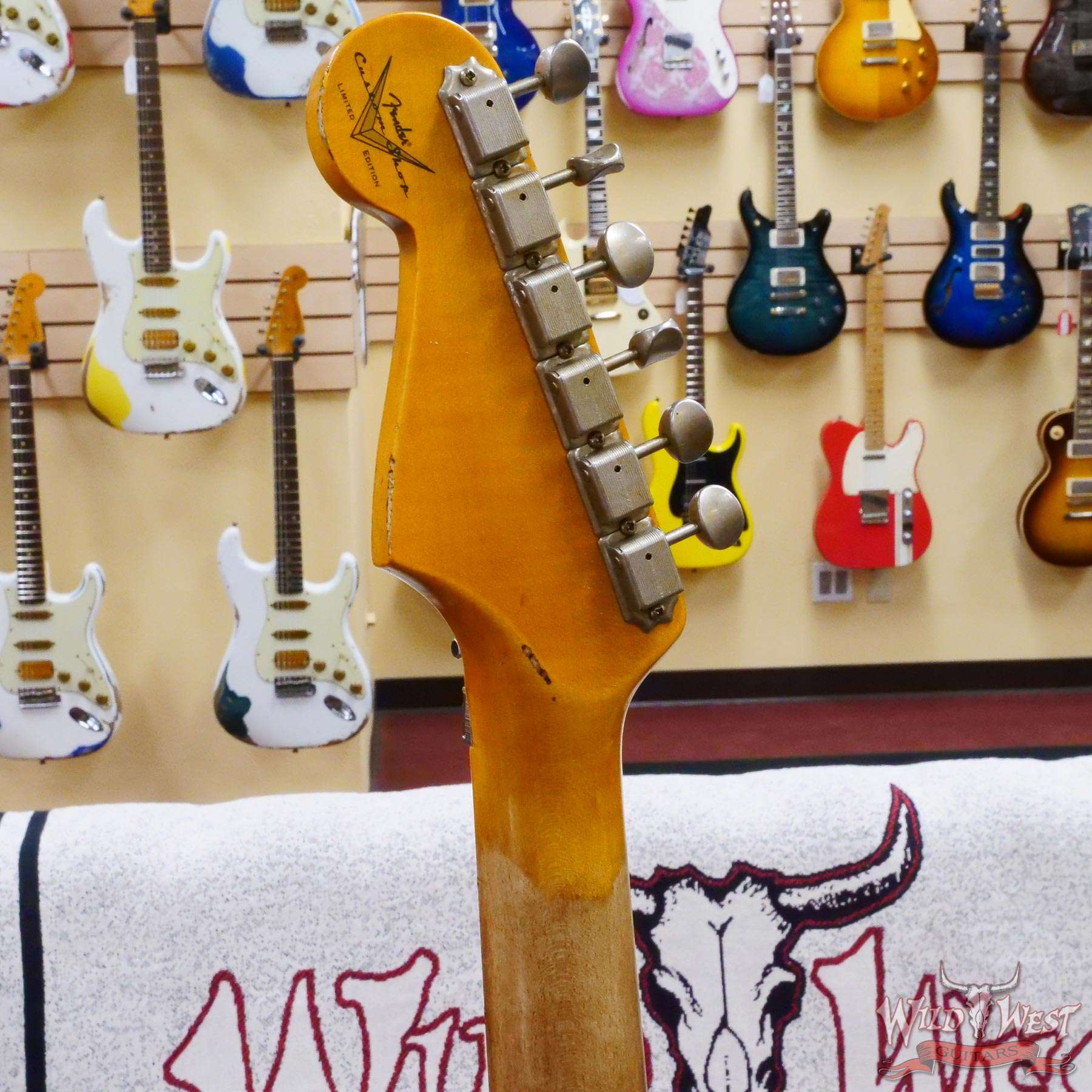 fendercs-blfr-ppsly-r130920-d6__wwg.jpg Fender Custom Shop Wild West Black Lightning Stratocaster HSS Floyd Rose Maple Board 22 Frets Heavy Relic Pink Paisley - Image 11
