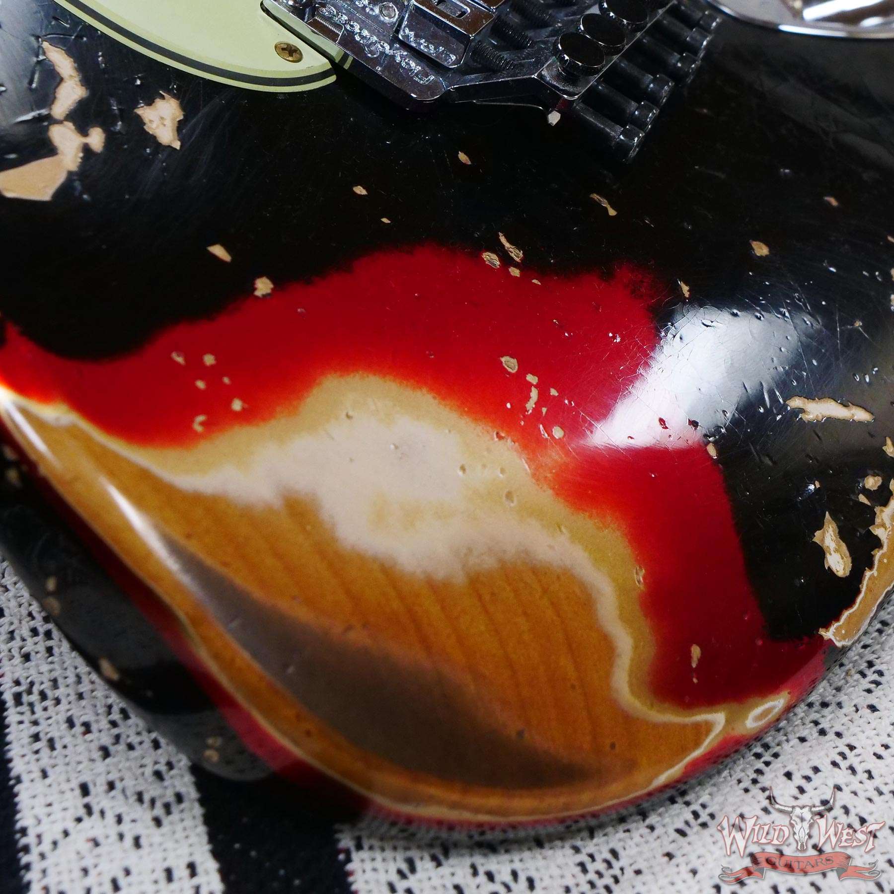 fendercs-blfr-r129482-d4__wwg.jpg Fender Custom Shop Wild West Black Lightning Stratocaster HSS Floyd Rose Rosewood Board 22 Frets Heavy Relic Candy Apple Red - Image 9