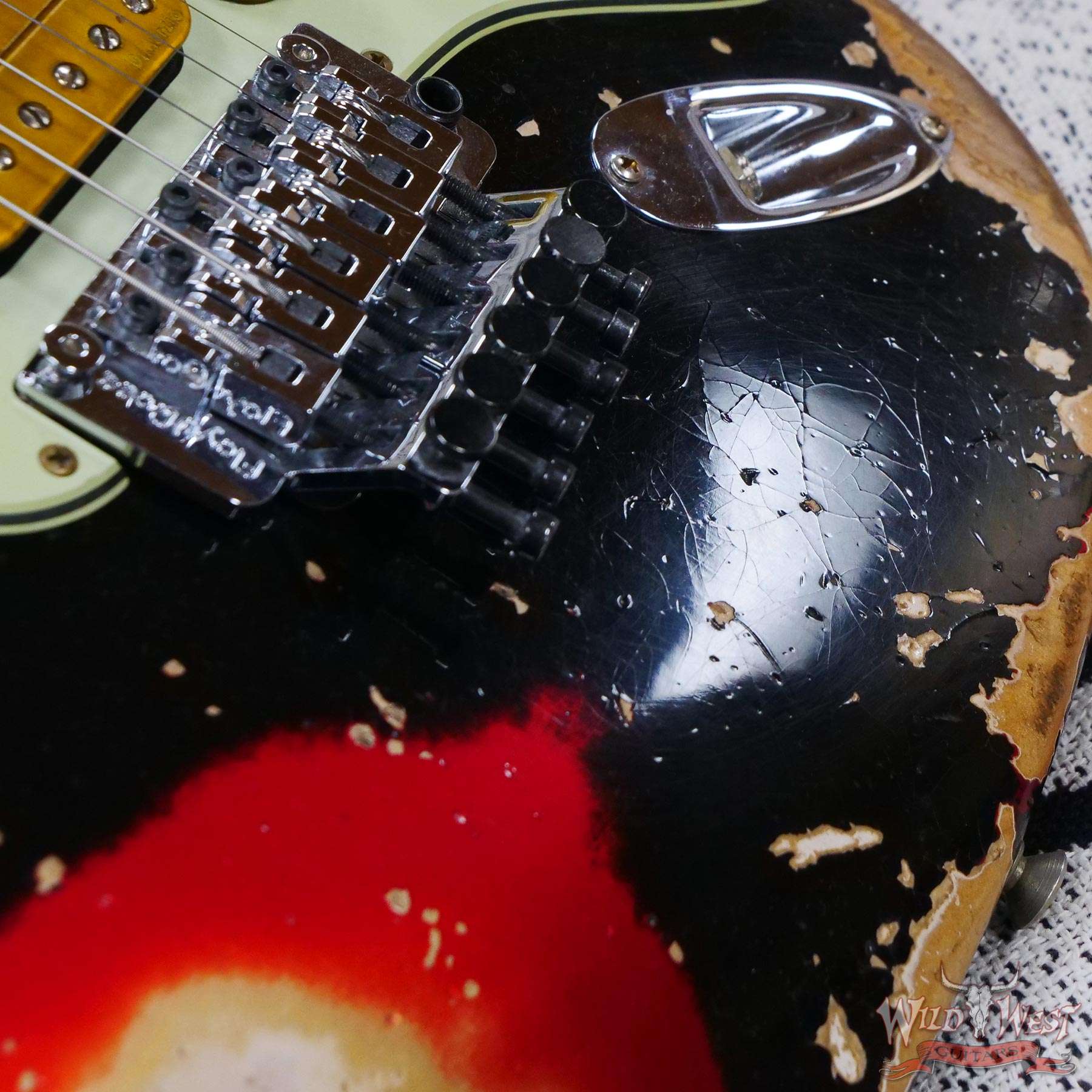 fendercs-blfr-r129482-d5__wwg.jpg Fender Custom Shop Wild West Black Lightning Stratocaster HSS Floyd Rose Rosewood Board 22 Frets Heavy Relic Candy Apple Red - Image 10