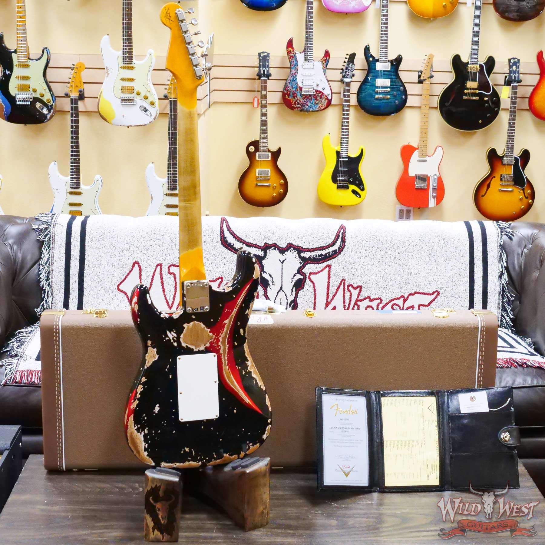 fendercs-blfr-r129482-d6__wwg.jpg Fender Custom Shop Wild West Black Lightning Stratocaster HSS Floyd Rose Rosewood Board 22 Frets Heavy Relic Candy Apple Red - Image 11