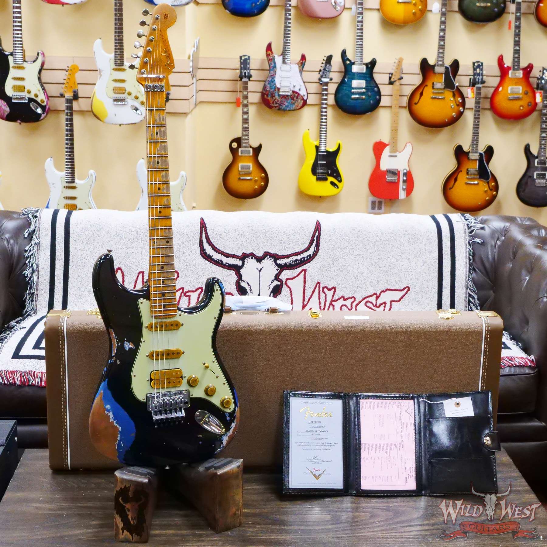 fendercs-blfr-r129666-d1__wwg.jpg Fender Custom Shop Wild West Black Lightning Stratocaster HSS Floyd Rose Maple Board 22 Frets Heavy Relic Lake Placid Blue - Image 6