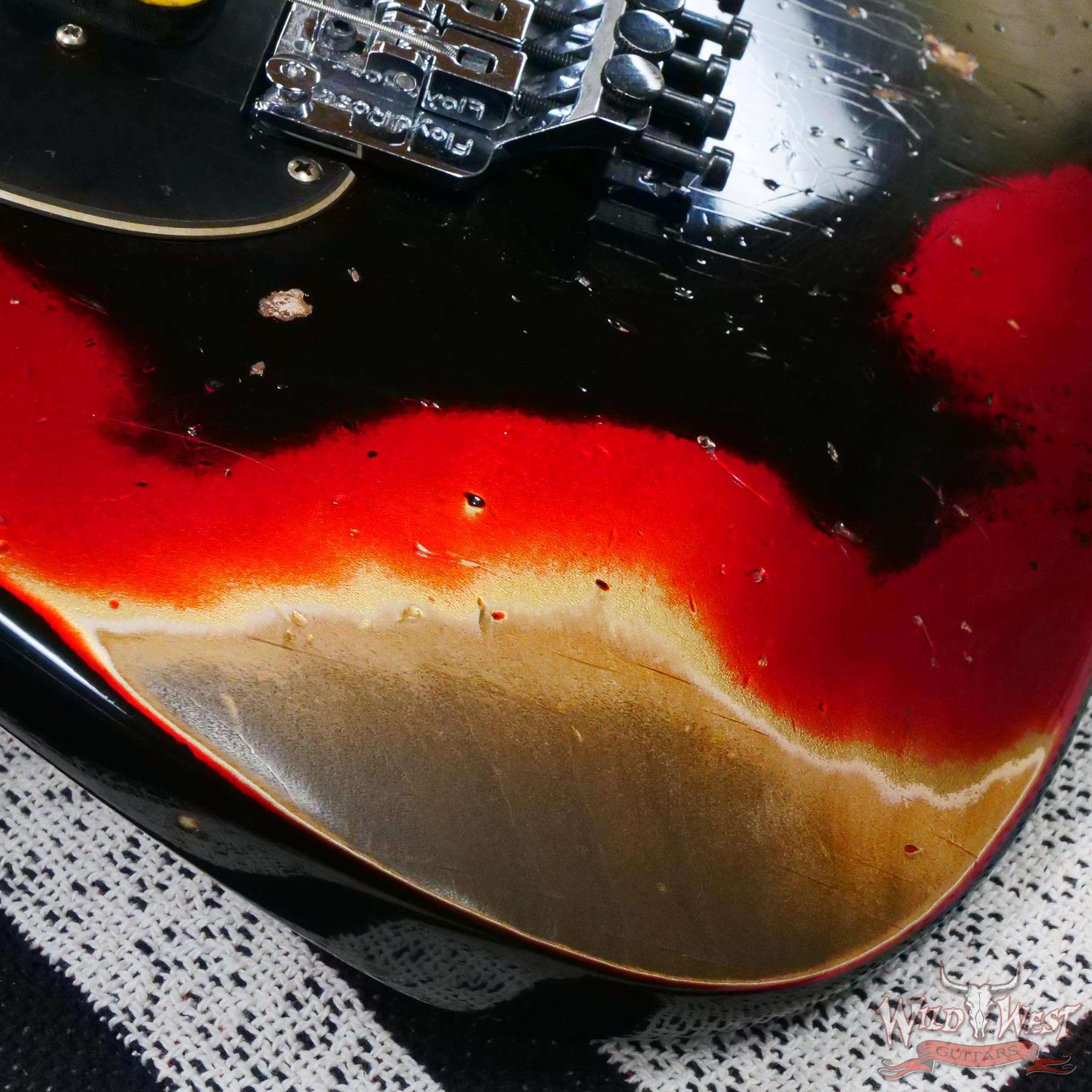 fendercs-blfr-r130945-d5__wwg.jpg Fender Custom Shop Wild West Black Lightning Stratocaster HSS Floyd Rose Rosewood Board Black Pickguard Heavy Relic Candy Apple Red - Image 10