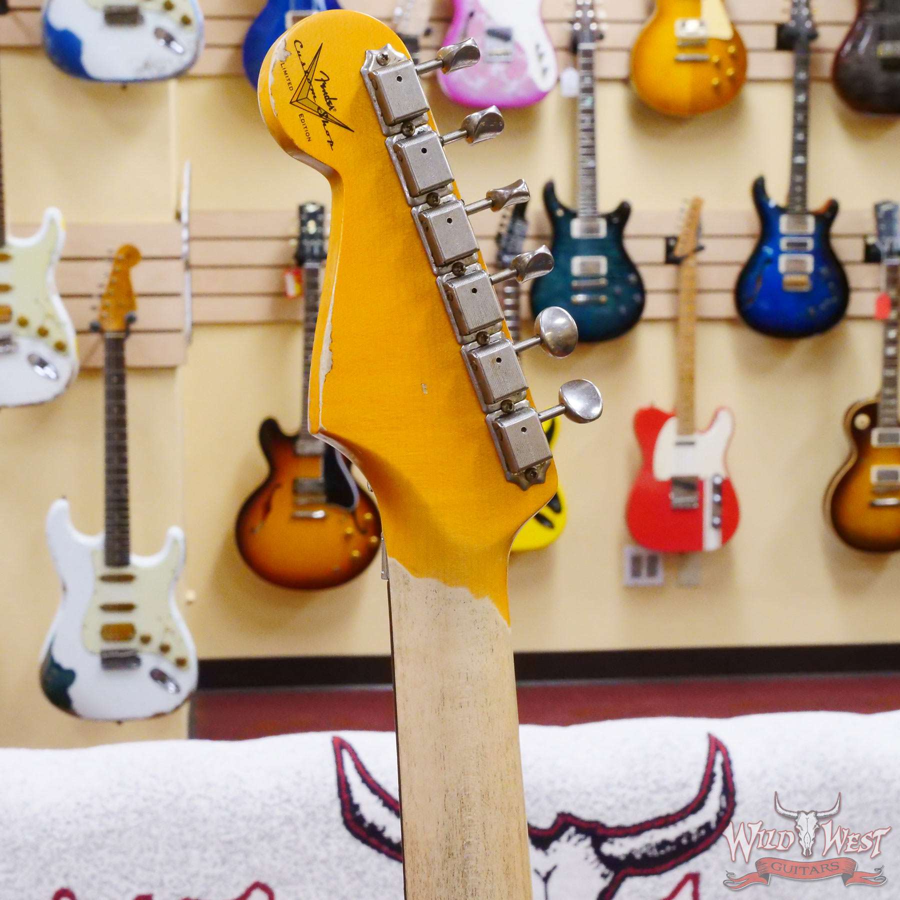 fendercs-blfr-r130945-d7__wwg.jpg Fender Custom Shop Wild West Black Lightning Stratocaster HSS Floyd Rose Rosewood Board Black Pickguard Heavy Relic Candy Apple Red - Image 12