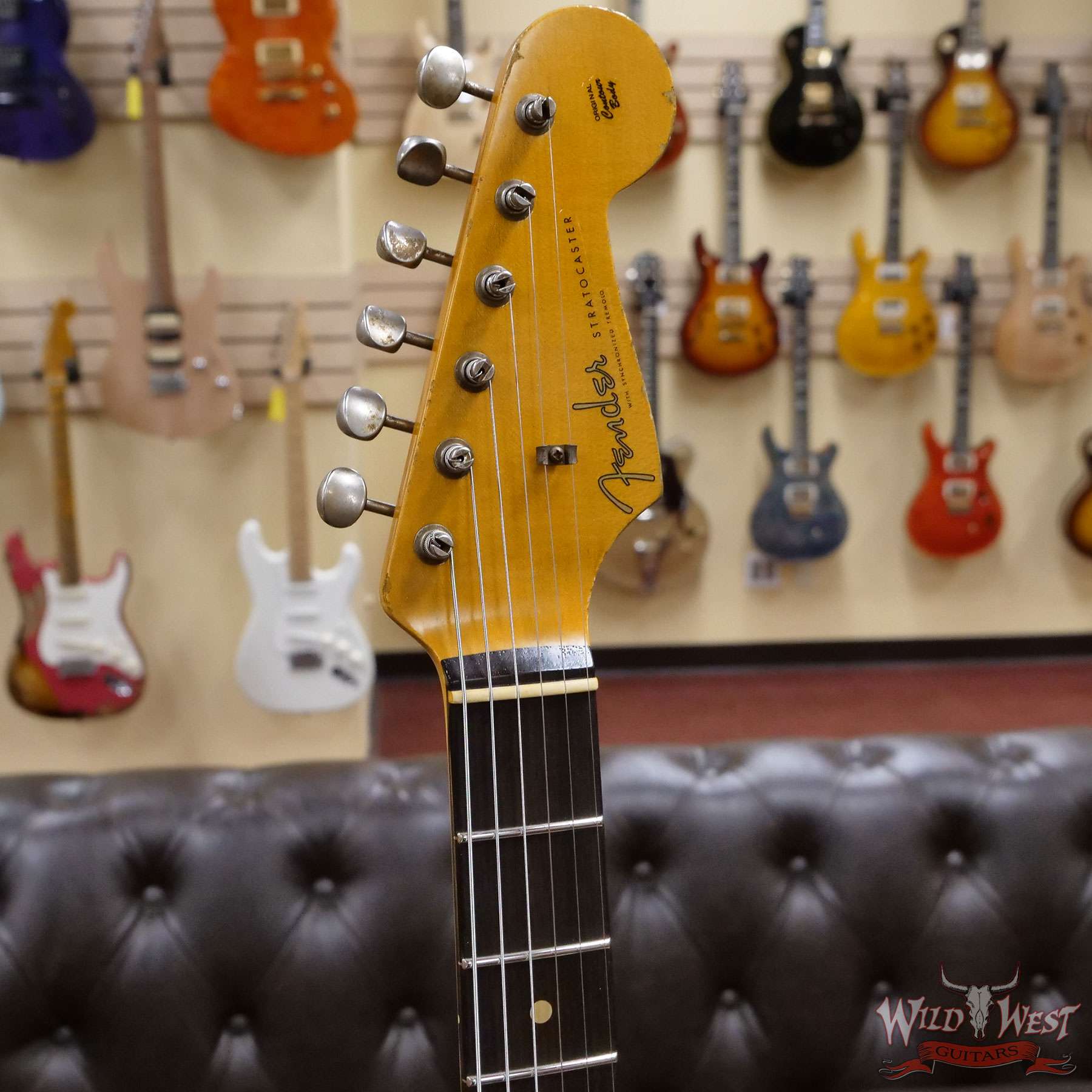 fendercs-blii-rw21-3ts-r111150-d2__wwg.jpg Fender Custom Shop Wild West Black Lightning 2.0 Stratocaster HSS Heavy Relic Rosewood Board 21 Frets 3 Tone Sunburst - Image 7