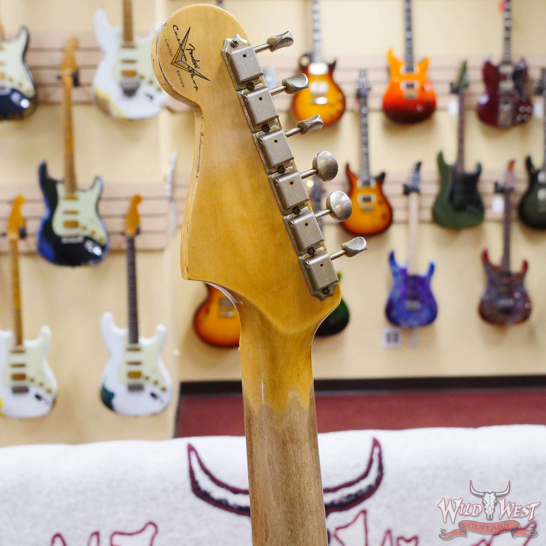 fendercs-customjazzmaster-cz560591-d6__wwg.jpg Fender Custom Shop Limited Edition Custom Jazzmaster Maple Fingerboard Relic Aged Black Paisley - Image 11