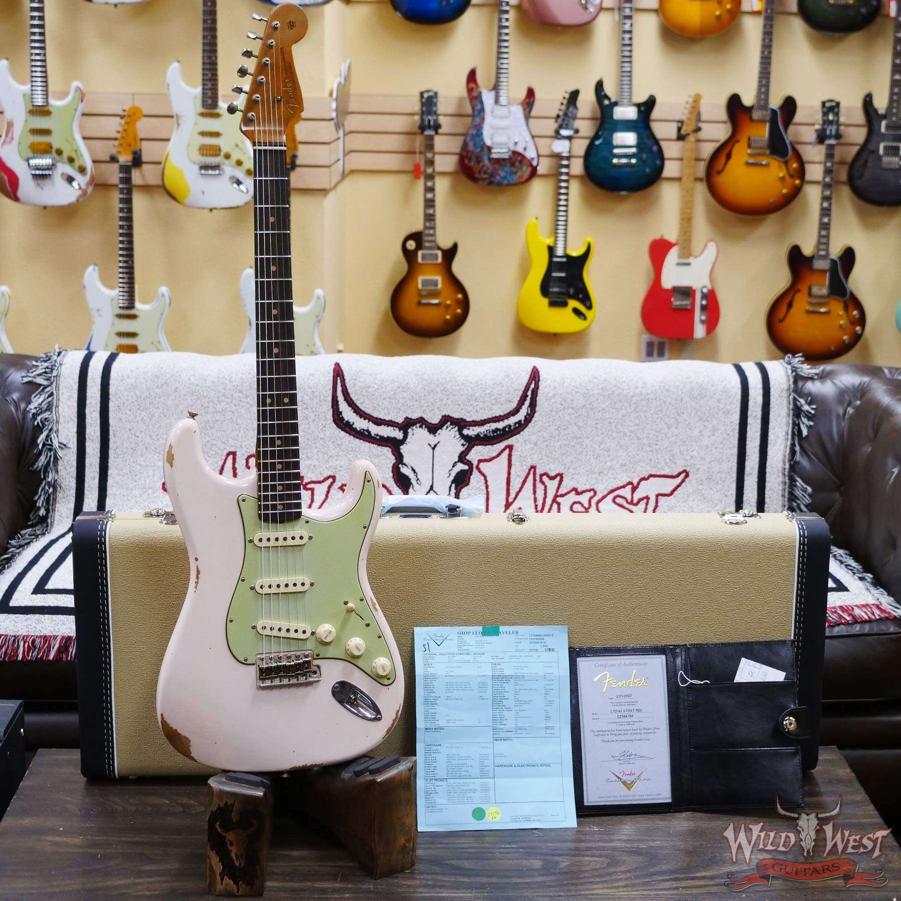 fendercs-cz566799-d1__wwg.jpg Fender Custom Shop Limited Edition 1963 63’ Stratocaster Roasted Quartersawn Maple Neck Relic Super Faded Aged Shell Pink - Image 6
