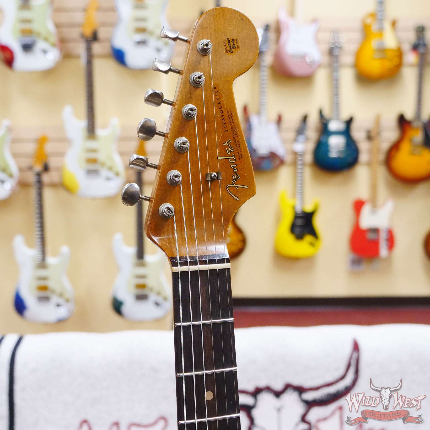 fendercs-cz566799-d2__wwg.jpg Fender Custom Shop Limited Edition 1963 63’ Stratocaster Roasted Quartersawn Maple Neck Relic Super Faded Aged Shell Pink - Image 7