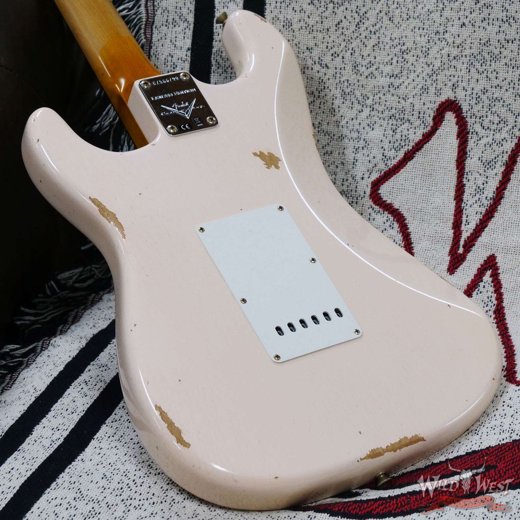 fendercs-cz566799-d7__wwg.jpg Fender Custom Shop Limited Edition 1963 63’ Stratocaster Roasted Quartersawn Maple Neck Relic Super Faded Aged Shell Pink - Image 12