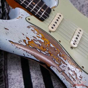 Fender Custom Shop Limited Edition 1959 Stratocaster Super Heavy Relic Sonic Blue over 3 Tone Sunburst 7.90 LBS - Image 9
