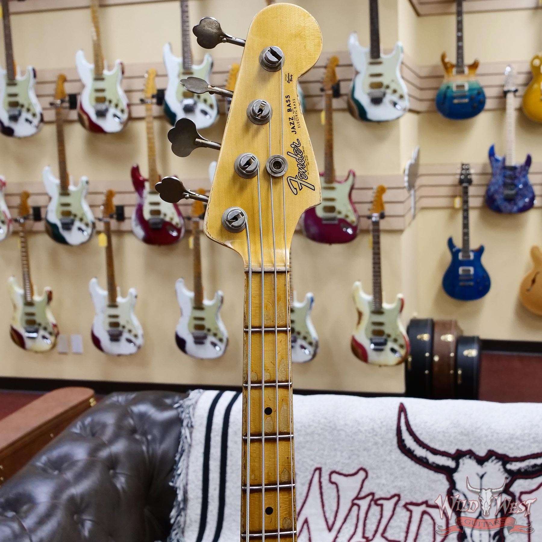 fendercs-cz580854-d2__wwg.jpg Fender Custom Shop Limited Edition 1958 P-Jazz Bass Precision Bass Body with Jazz Bass Neck Heavy Relic 3 Tone Sunburst 8.50 lbs - Image 7