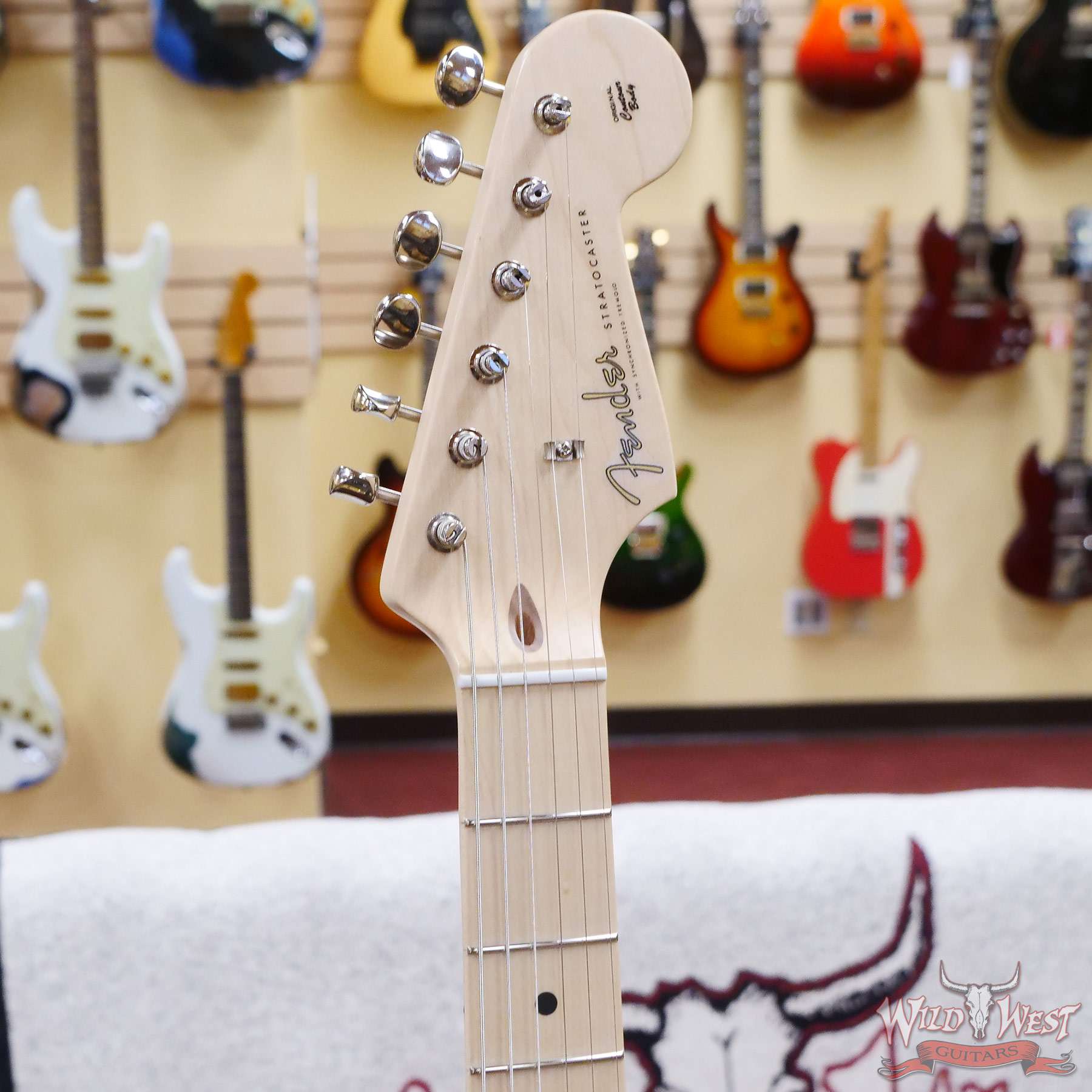 fendercs-ericclapton-nos-mnb-cz562694-d2__wwg.jpg Fender Custom Shop Eric Clapton Signature Stratocaster Maple Fingerboard NOS Midnight Blue - Image 7