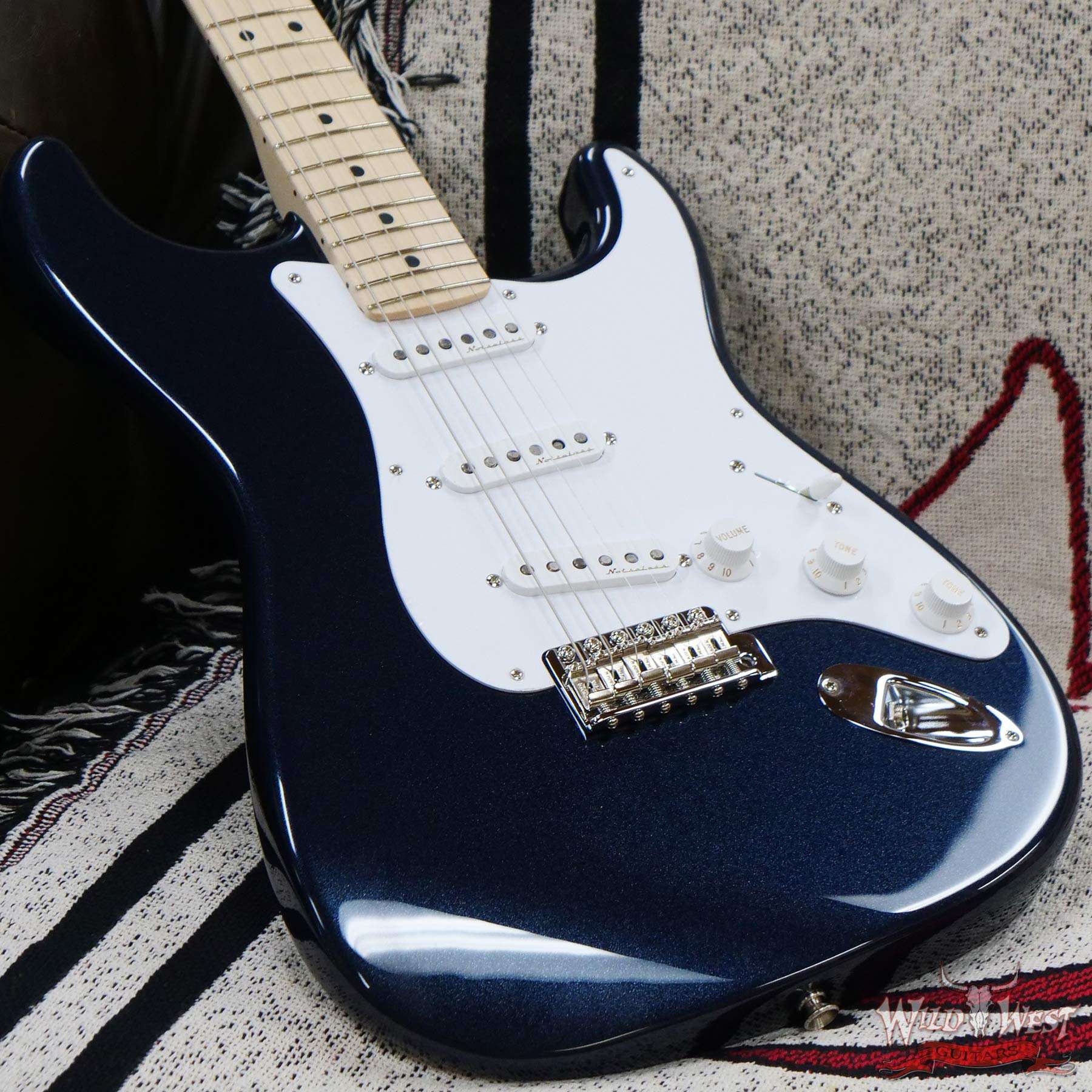 fendercs-ericclapton-nos-mnb-cz562694-d3__wwg.jpg Fender Custom Shop Eric Clapton Signature Stratocaster Maple Fingerboard NOS Midnight Blue - Image 8