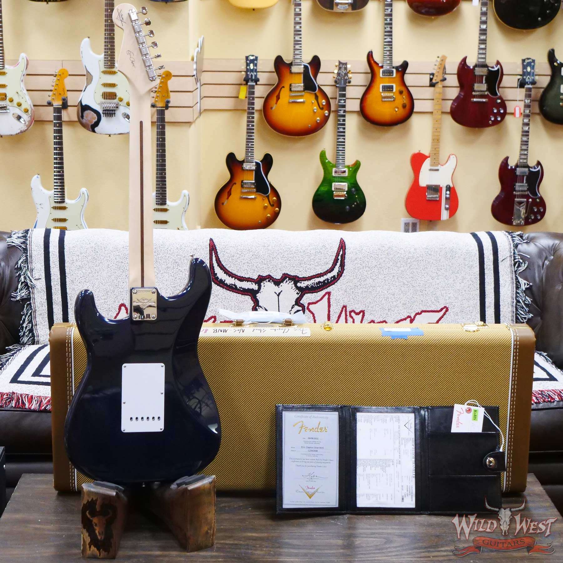 fendercs-ericclapton-nos-mnb-cz562694-d4__wwg.jpg Fender Custom Shop Eric Clapton Signature Stratocaster Maple Fingerboard NOS Midnight Blue - Image 9