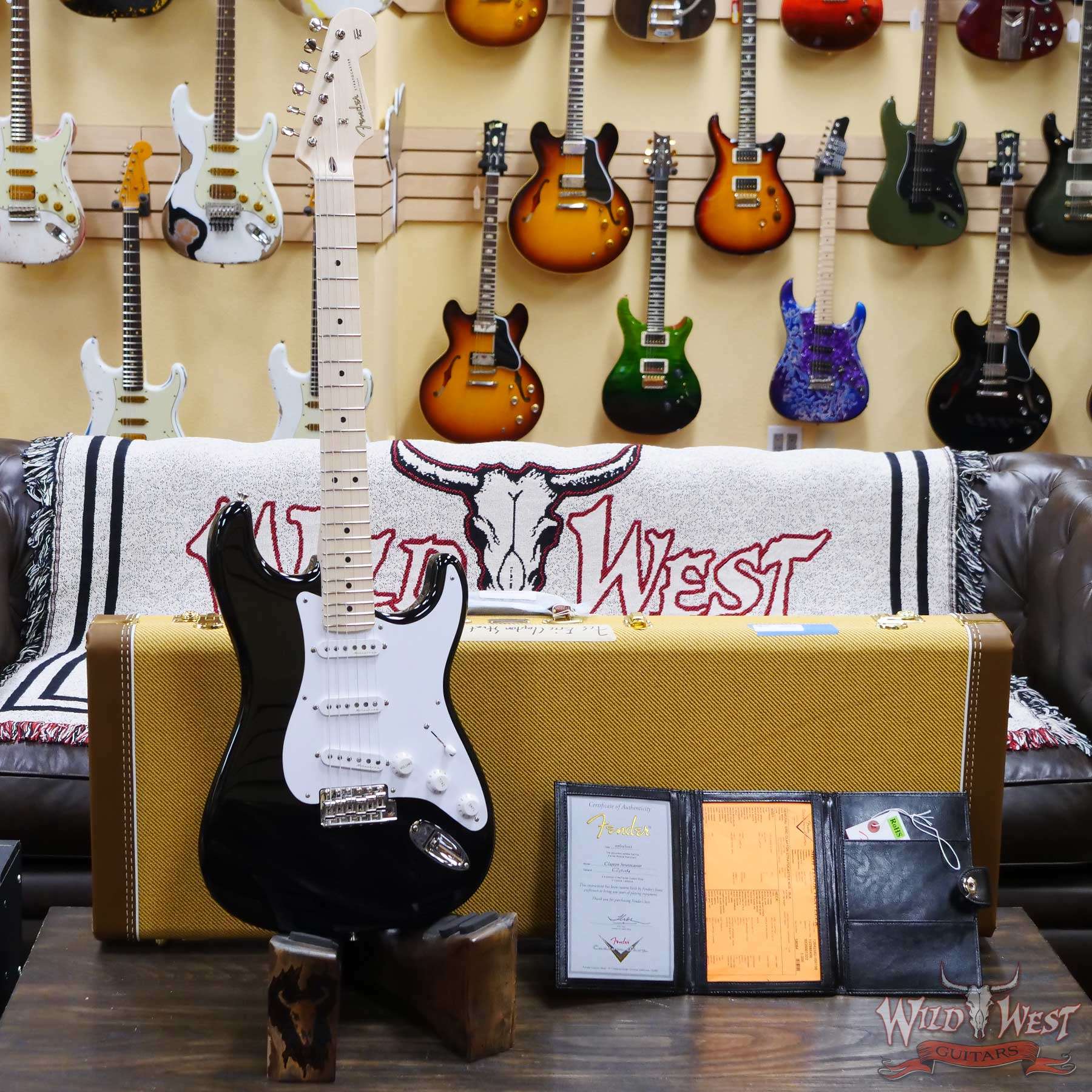 fendercs-ericclaptonstrat-nos-blk-cz562284-d1__wwg.jpg Fender Custom Shop Eric Clapton Signature Stratocaster Maple Fingerboard NOS Black - Image 6