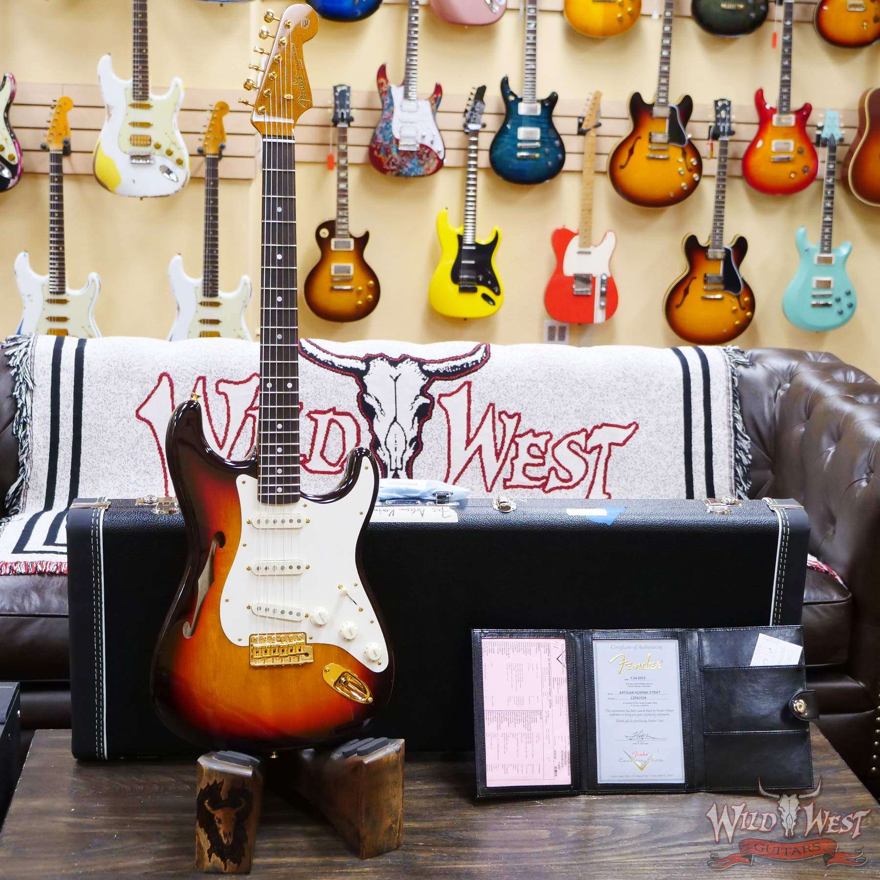 fendercs-korinastrat-cz563104-d1__wwg.jpg Fender Custom Shop Artisan Series Korina Stratocaster Semi-hollow Roasted Quartersawn Maple Neck Chocolate 3-Color Sunburst - Image 6
