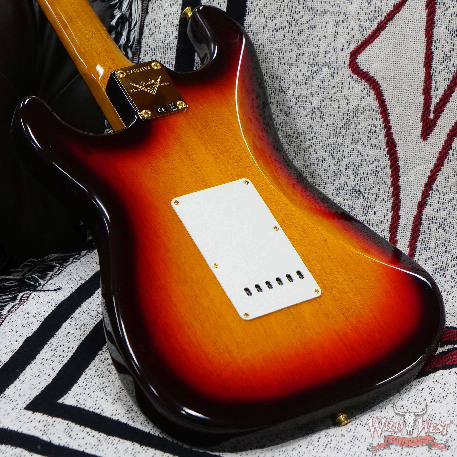 fendercs-korinastrat-cz563104-d6__wwg.jpg Fender Custom Shop Artisan Series Korina Stratocaster Semi-hollow Roasted Quartersawn Maple Neck Chocolate 3-Color Sunburst - Image 11